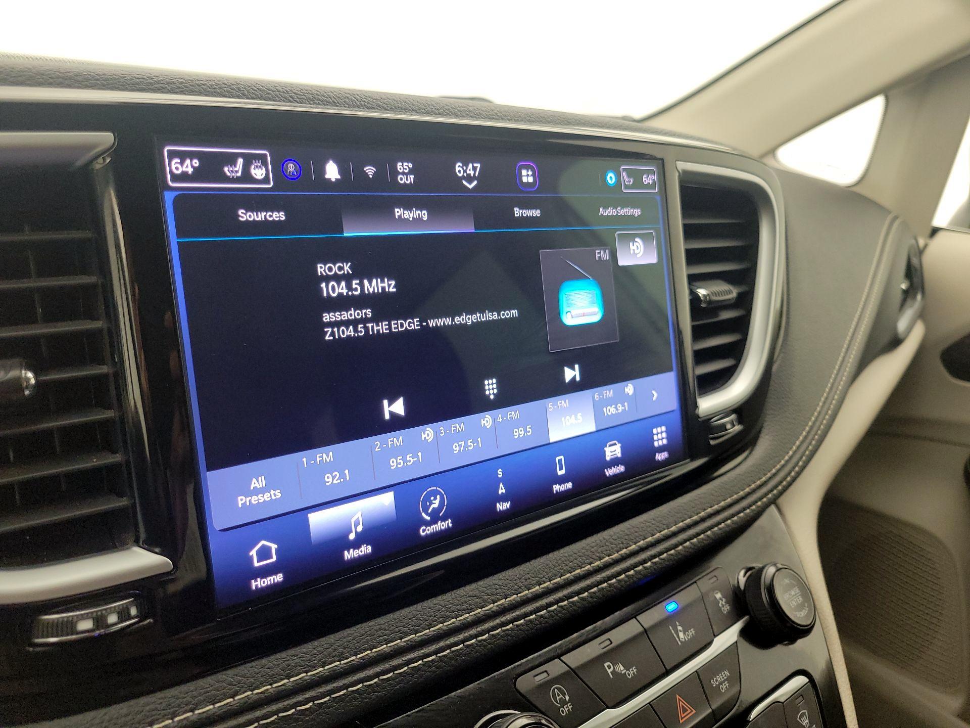 Thumbnail: 2023 Chrysler Pacifica - 16