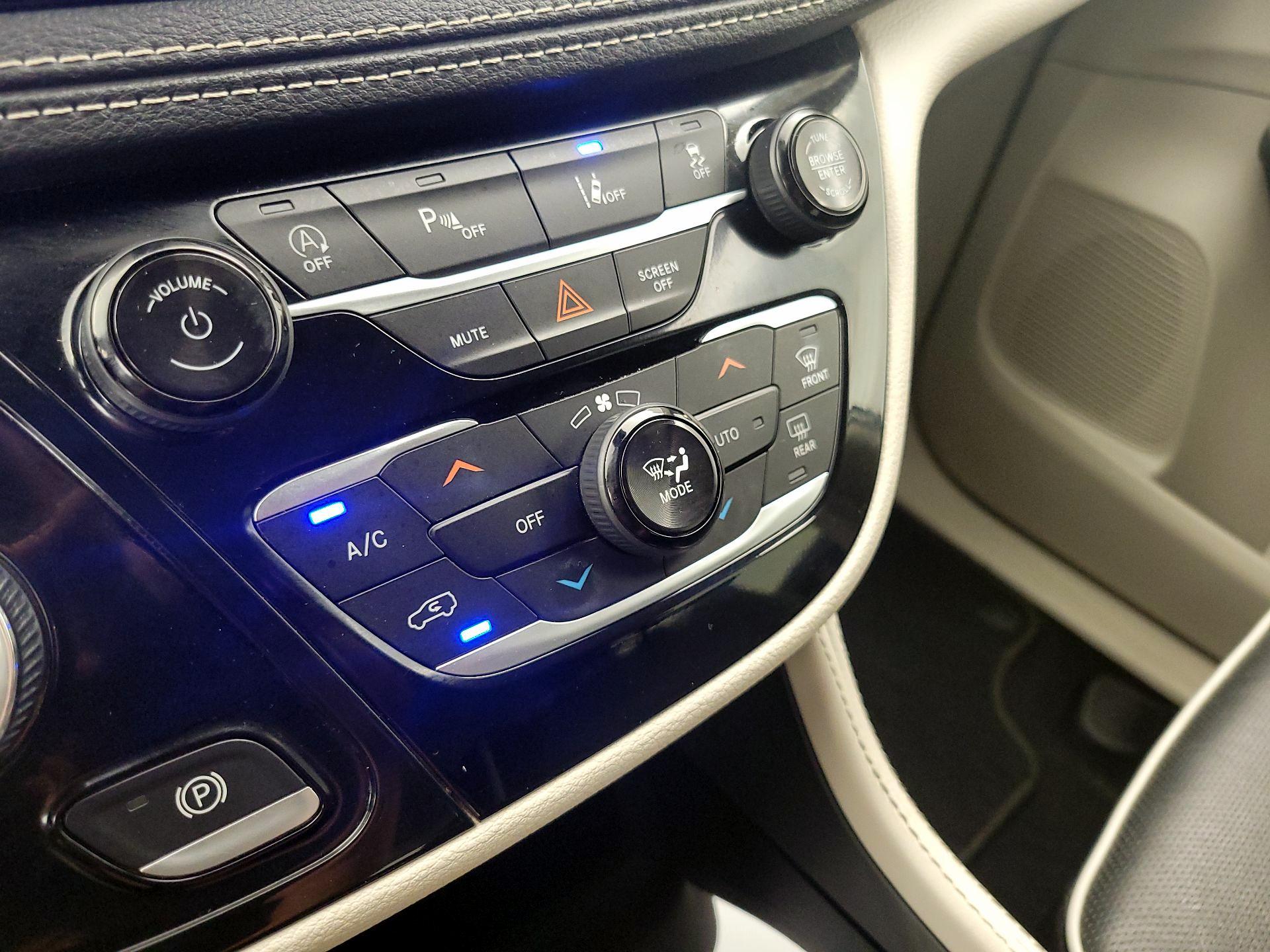 Thumbnail: 2023 Chrysler Pacifica - 17