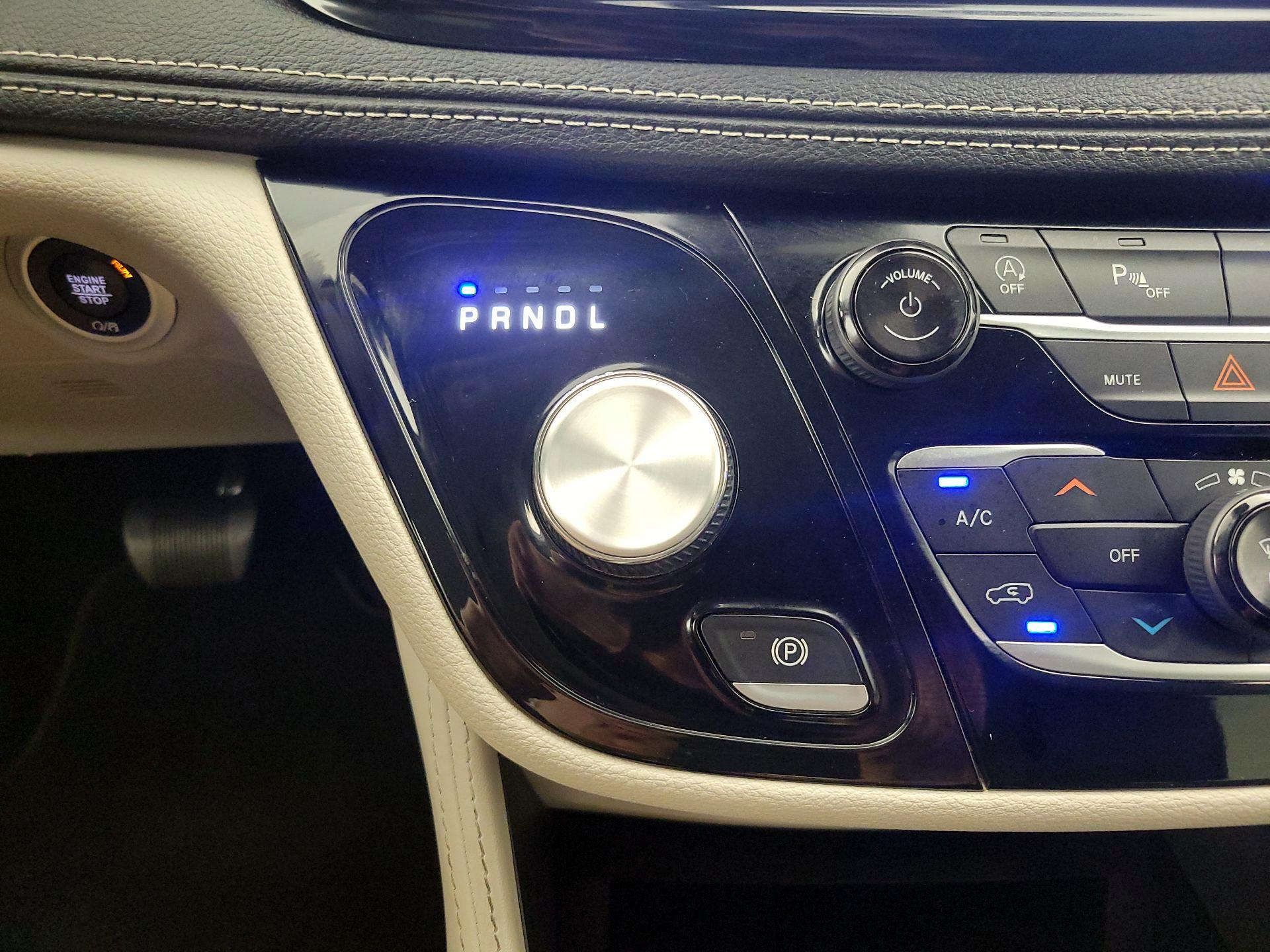 Thumbnail: 2023 Chrysler Pacifica - 18