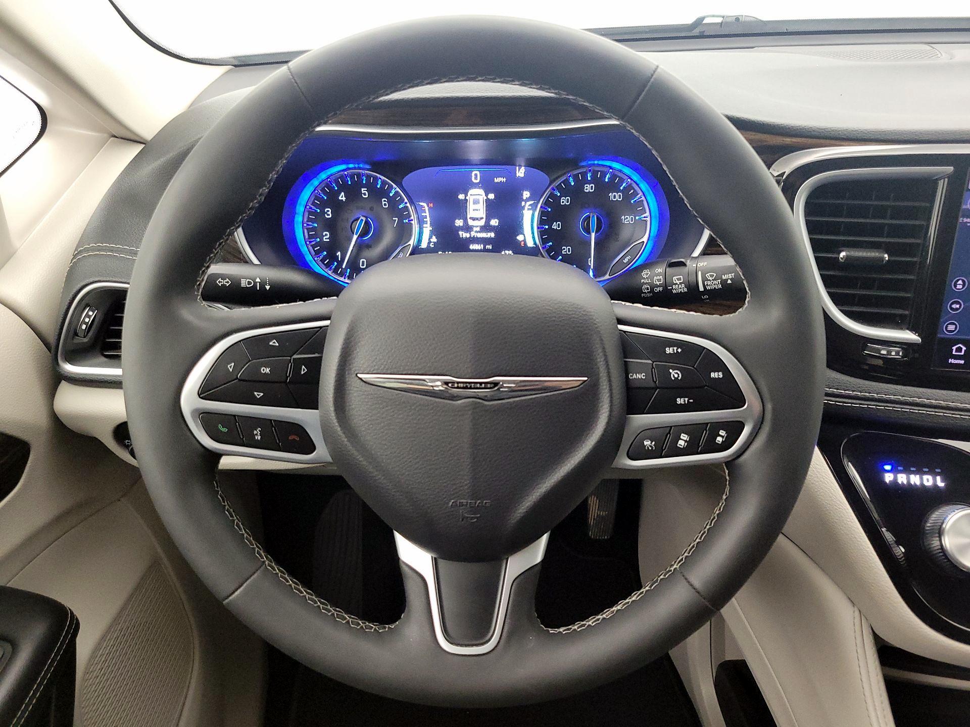 Thumbnail: 2023 Chrysler Pacifica - 10