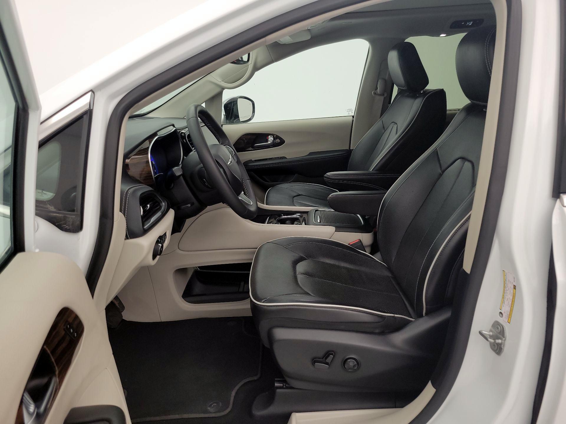 Thumbnail: 2023 Chrysler Pacifica - 11