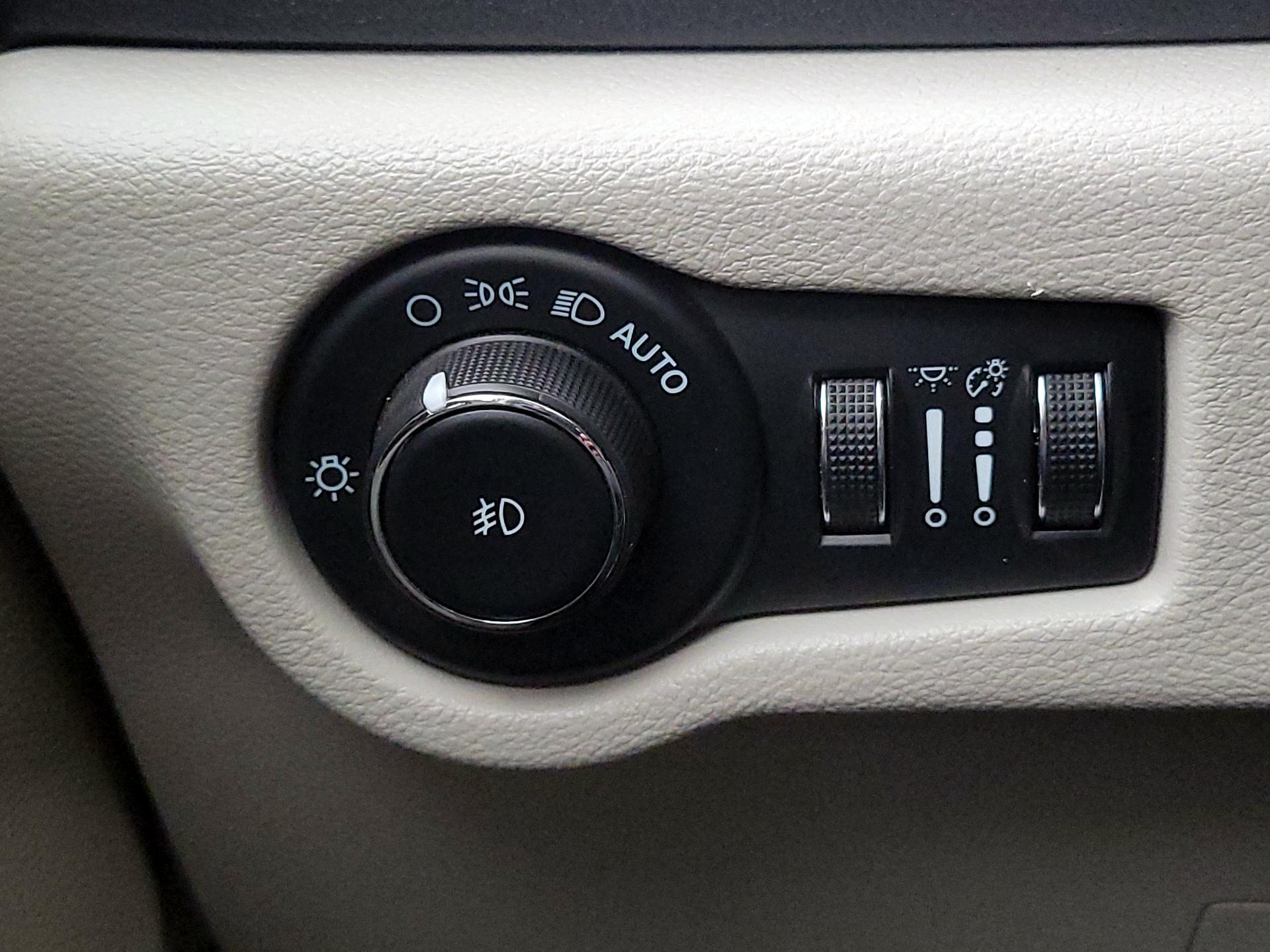 Thumbnail: 2023 Chrysler Pacifica - 13