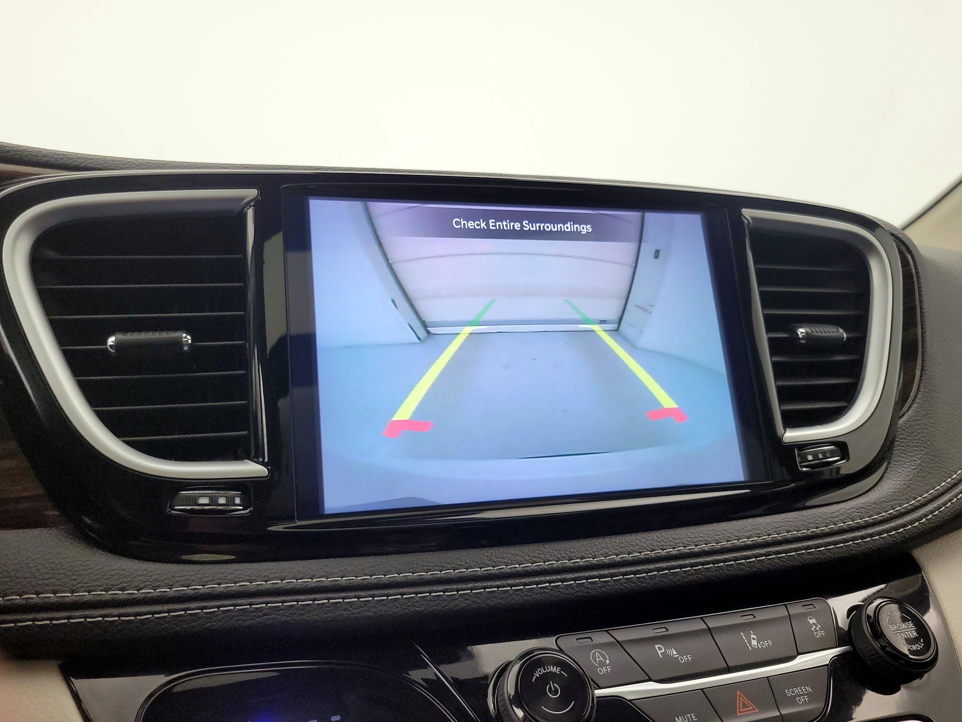 Thumbnail: 2023 Chrysler Pacifica - 15