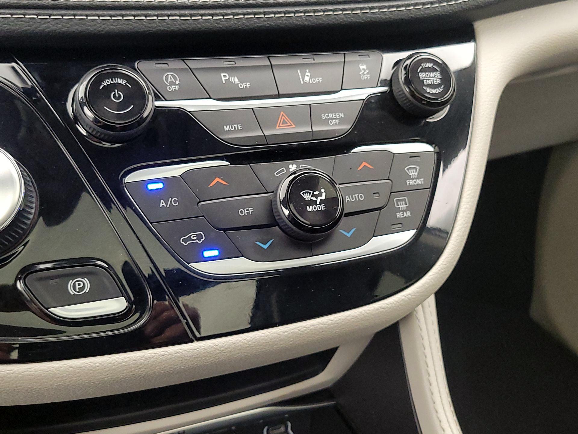 Thumbnail: 2023 Chrysler Pacifica - 17