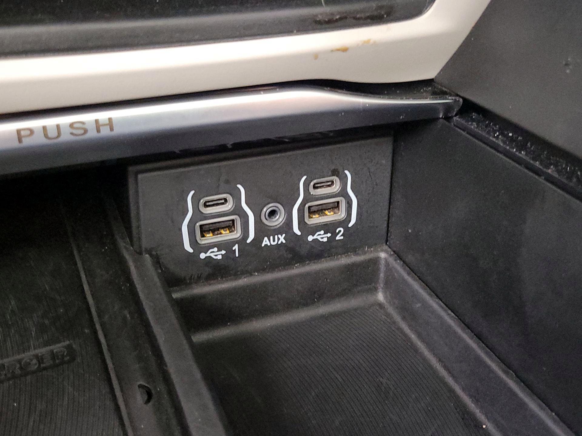 Thumbnail: 2023 Chrysler Pacifica - 19