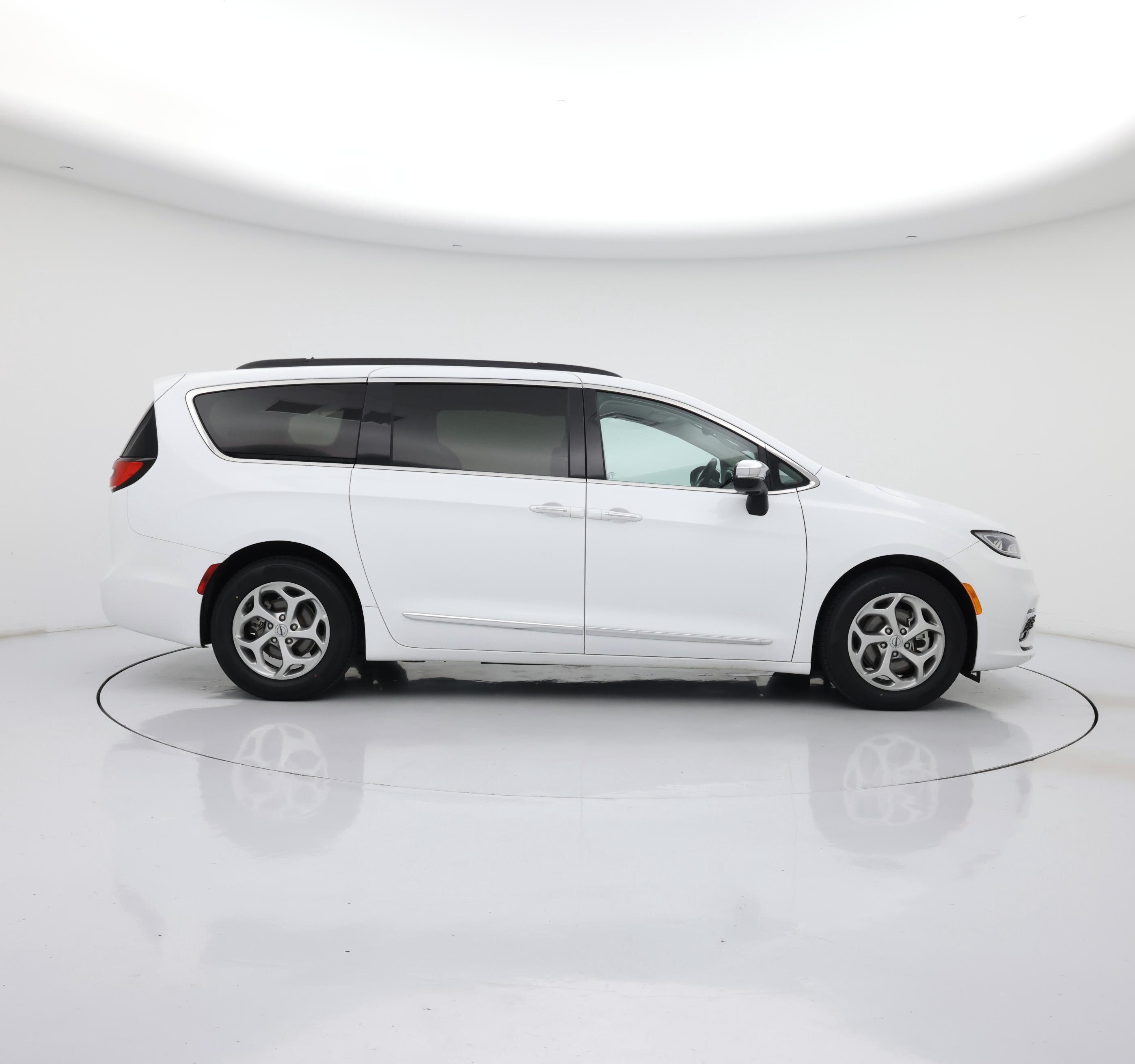 Thumbnail: 2023 Chrysler Pacifica - 7