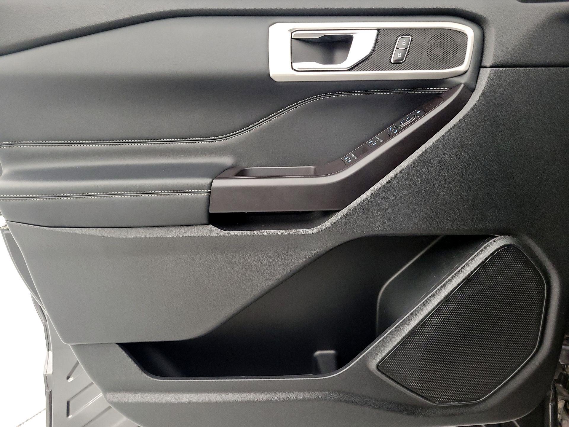 Thumbnail: 2020 Ford Explorer - 12