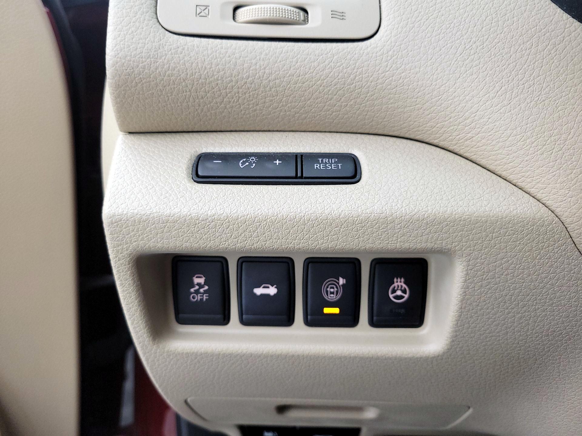 Thumbnail: 2015 Nissan Altima - 13