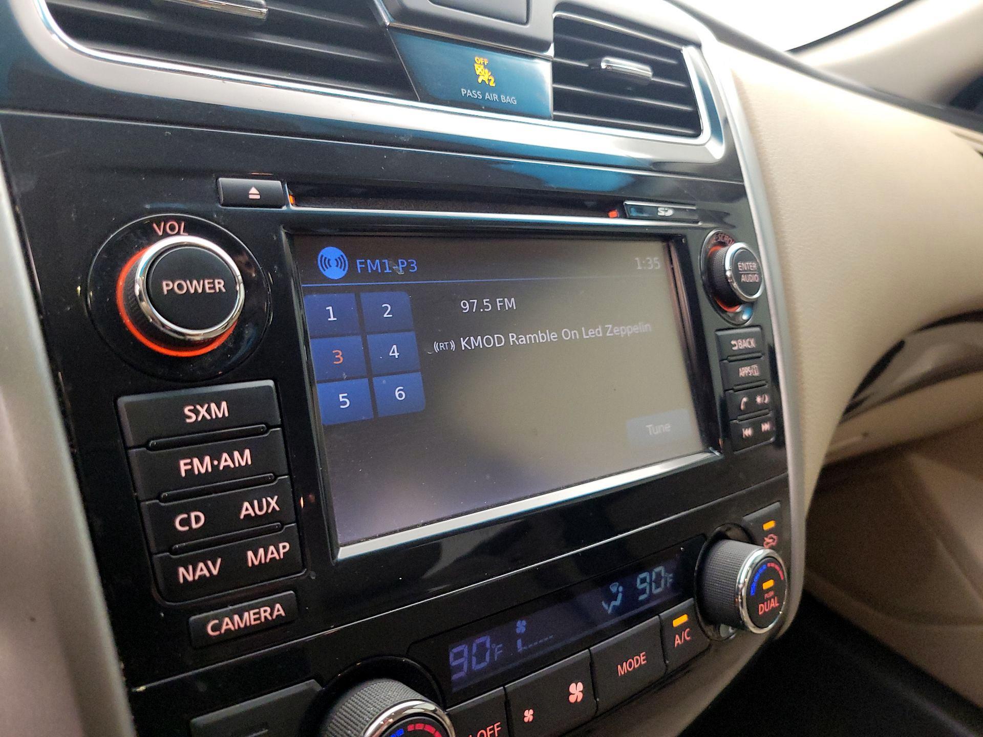 Thumbnail: 2015 Nissan Altima - 16