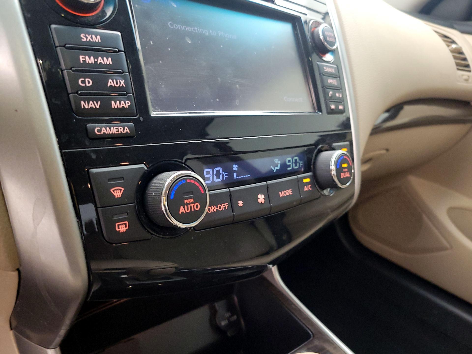 Thumbnail: 2015 Nissan Altima - 17