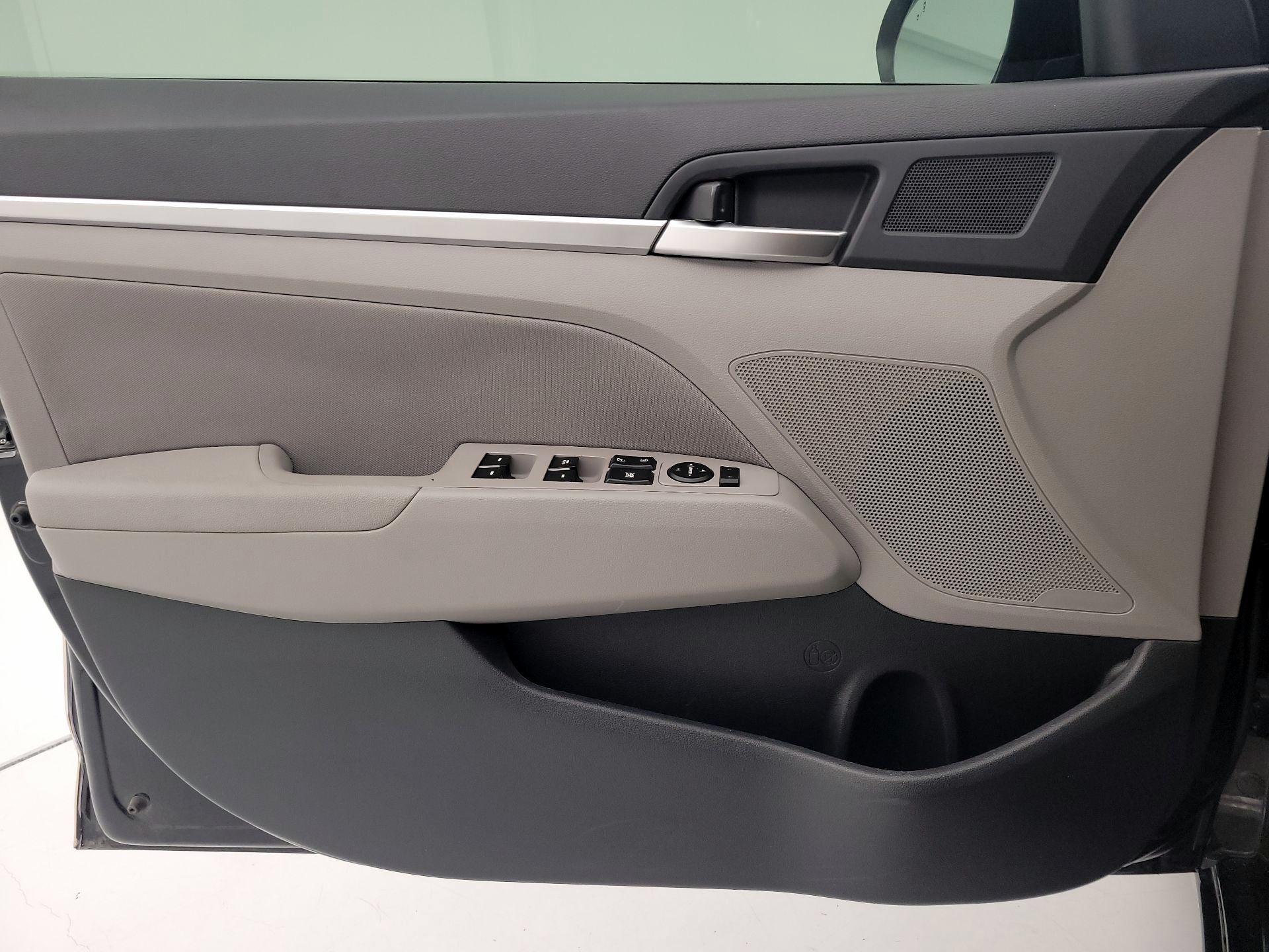 Thumbnail: 2020 Hyundai Elantra - 12