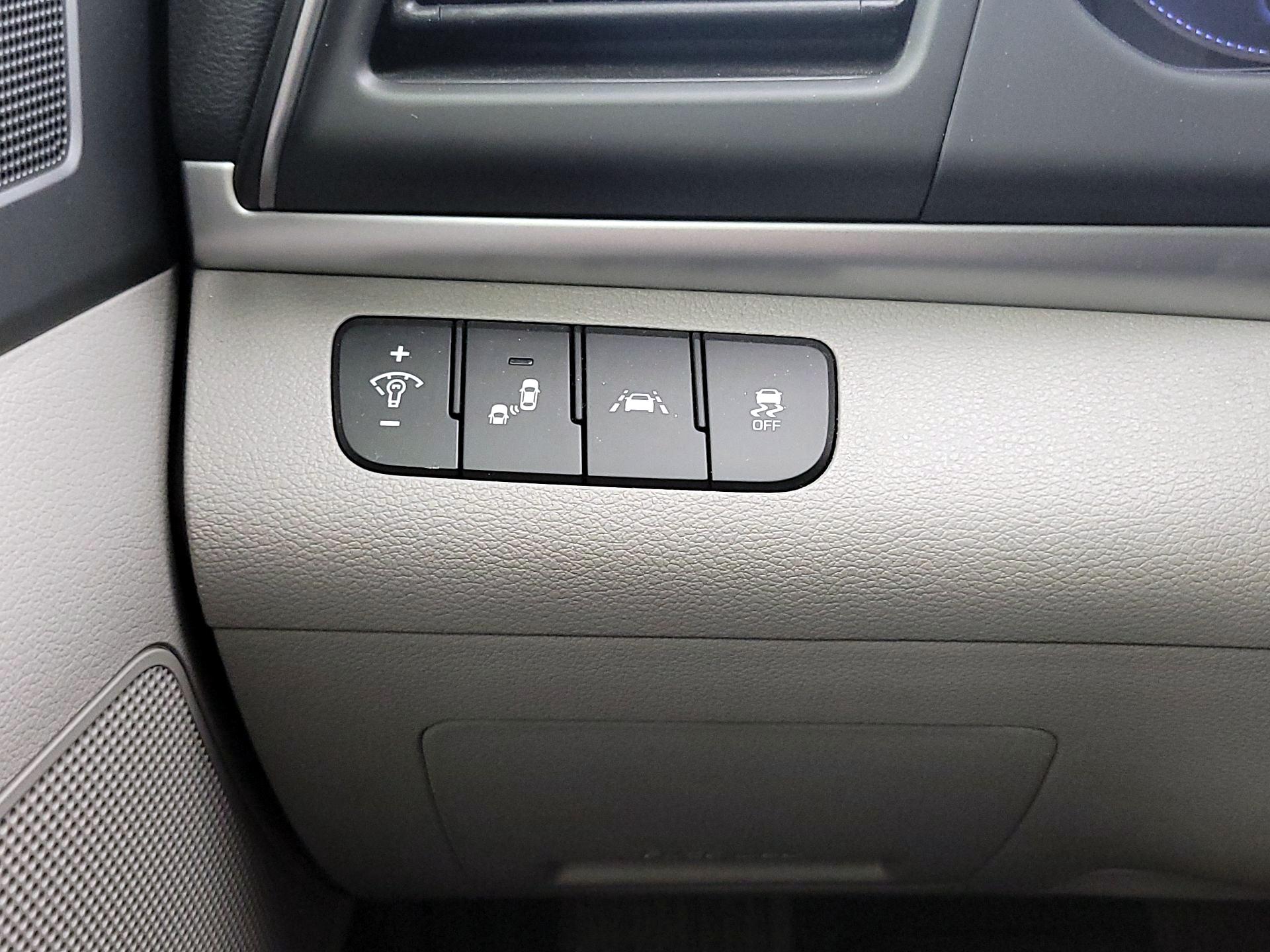 Thumbnail: 2020 Hyundai Elantra - 13