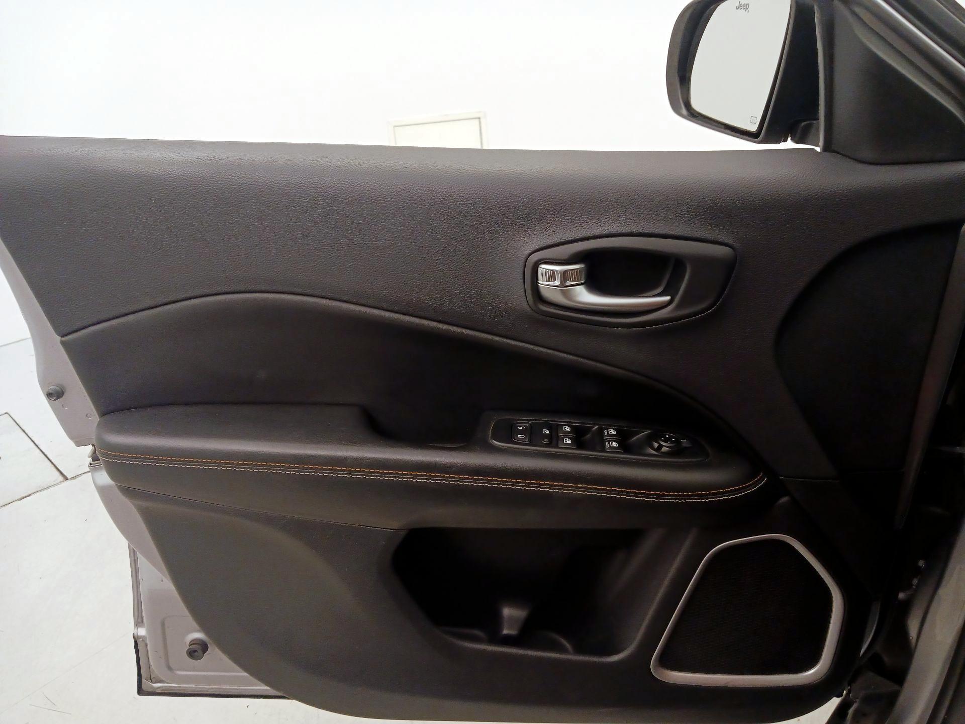 Thumbnail: 2017 Jeep Compass - 12