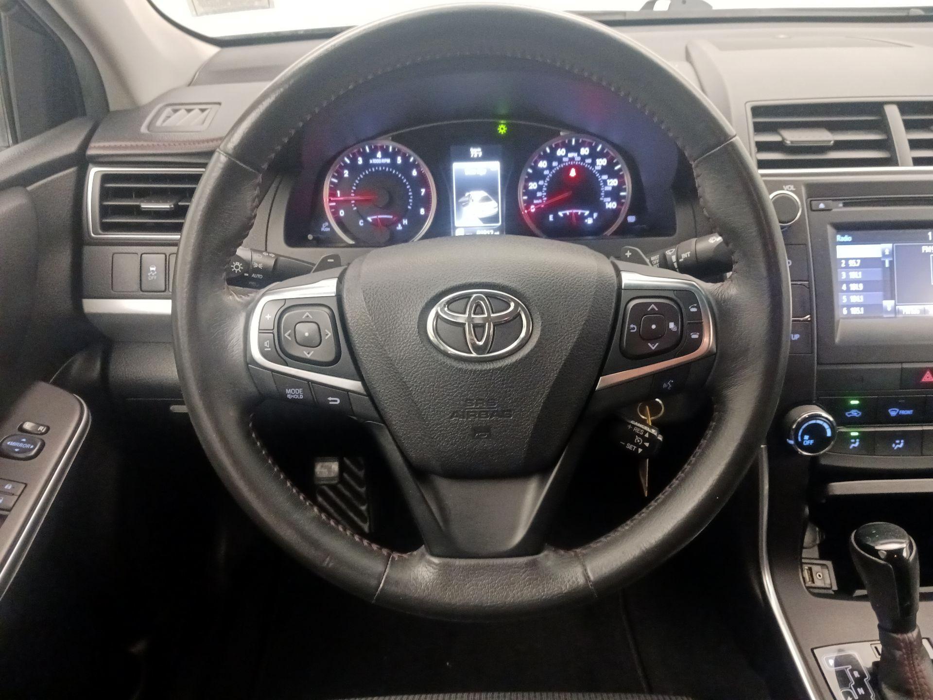 Thumbnail: 2017 Toyota Camry - 10