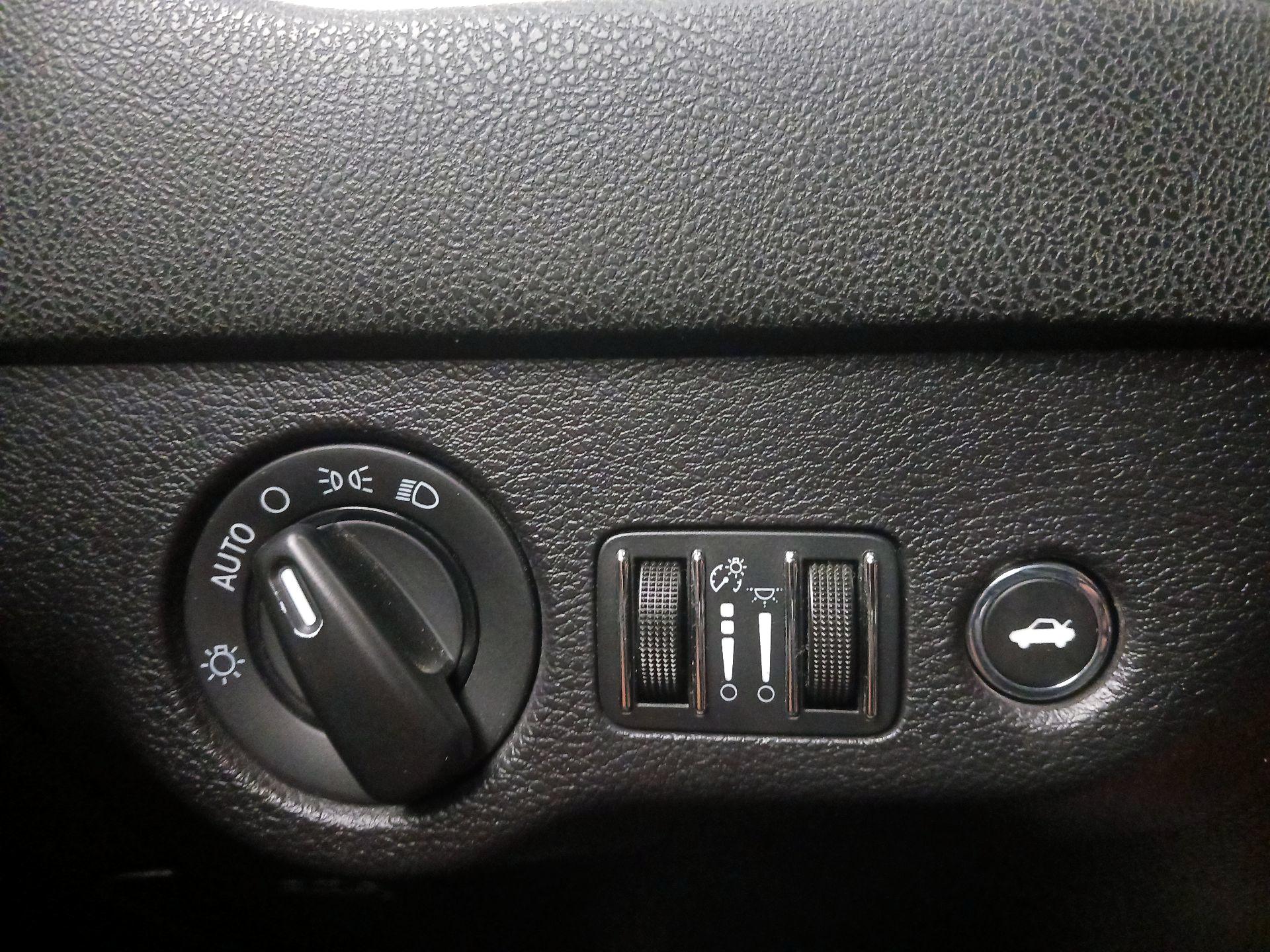 Thumbnail: 2016 Dodge Charger - 13