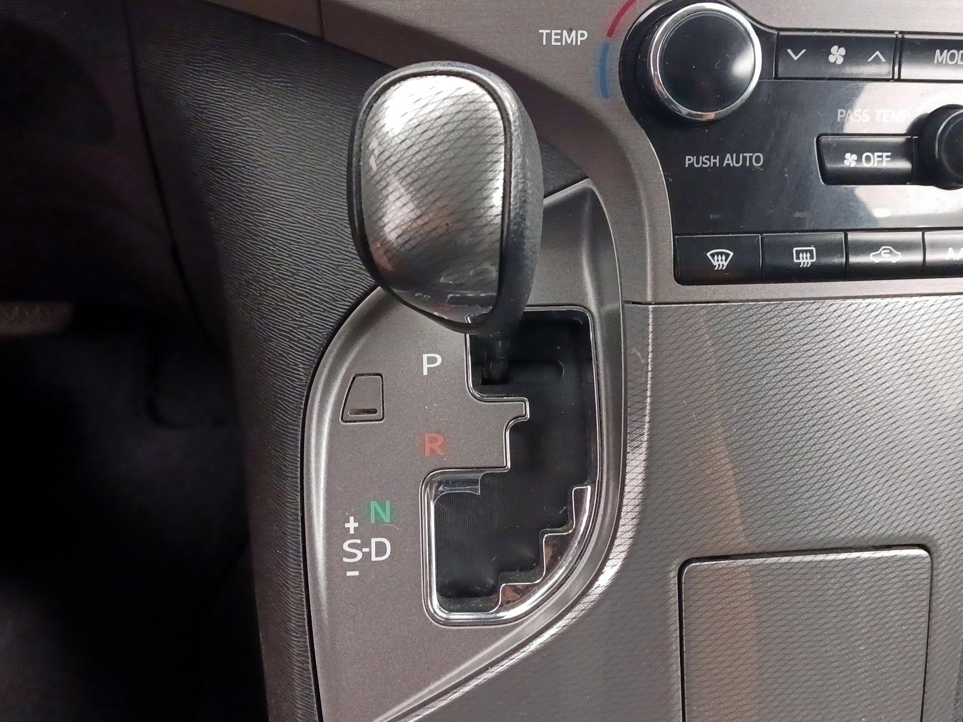 Thumbnail: 2015 Toyota Venza - 17