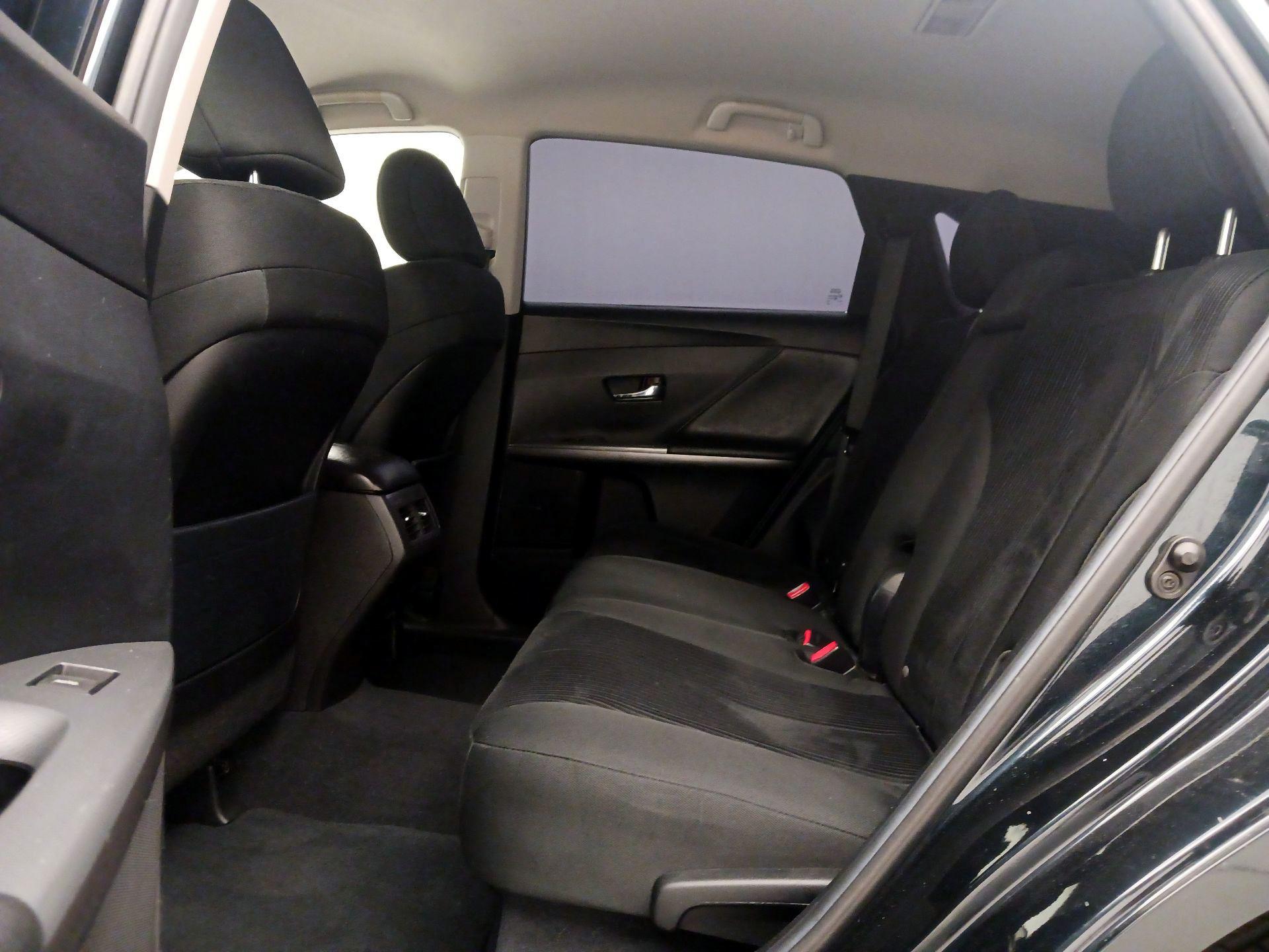 Thumbnail: 2015 Toyota Venza - 18