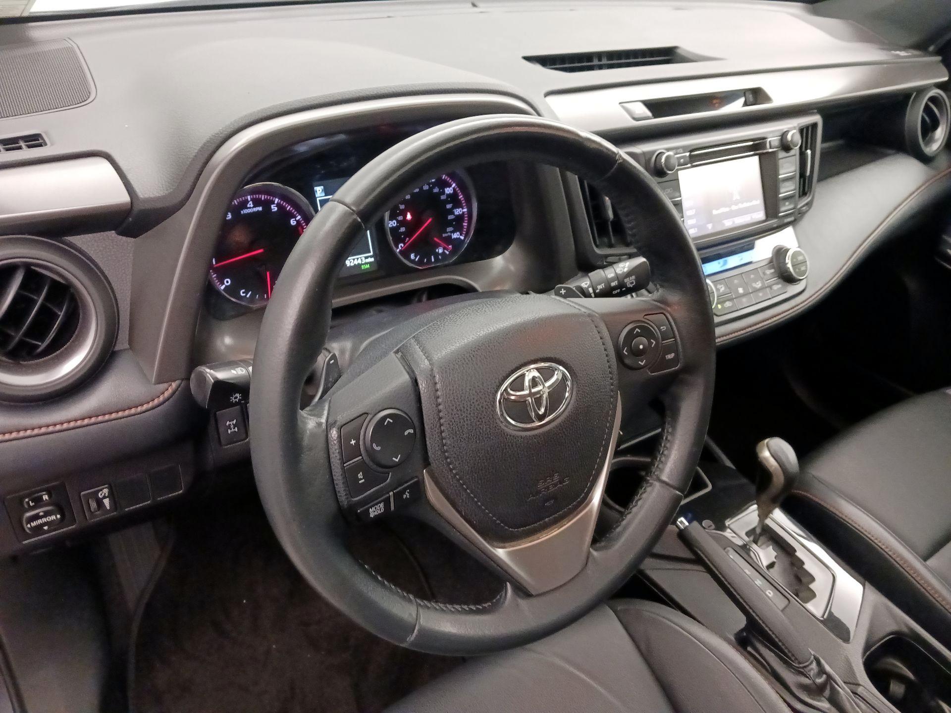Thumbnail: 2016 Toyota RAV4 - 9