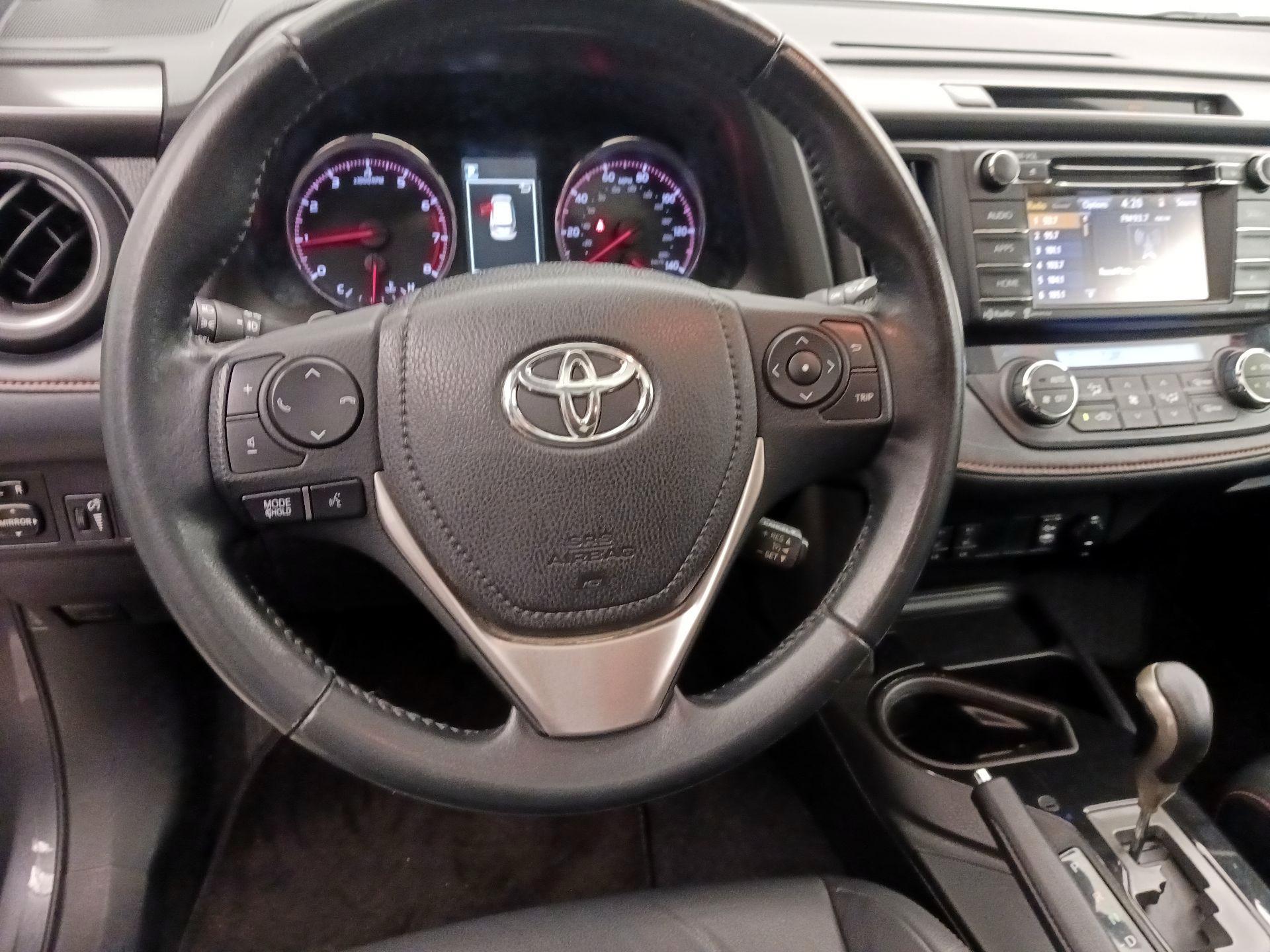 Thumbnail: 2016 Toyota RAV4 - 10