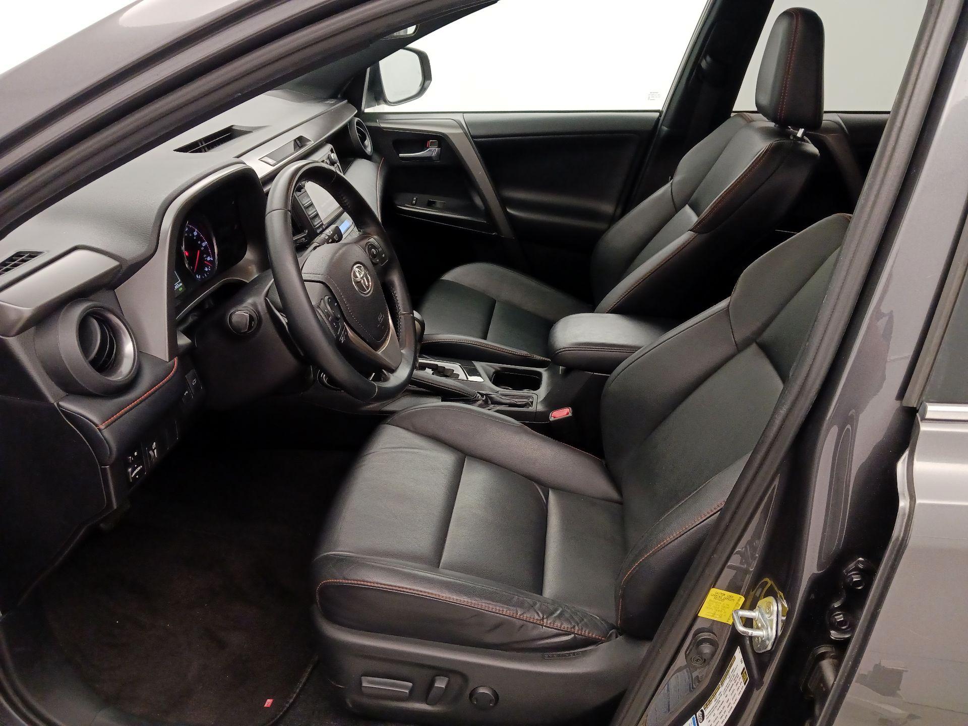 Thumbnail: 2016 Toyota RAV4 - 11