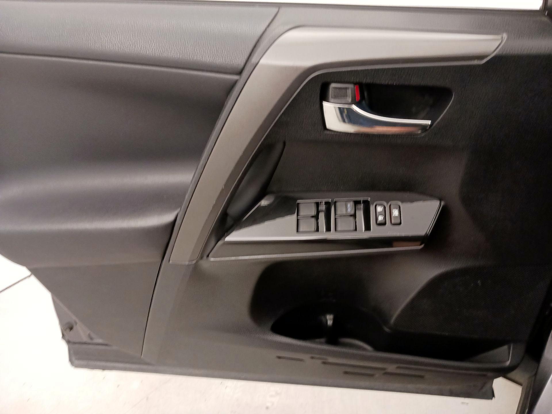 Thumbnail: 2016 Toyota RAV4 - 12