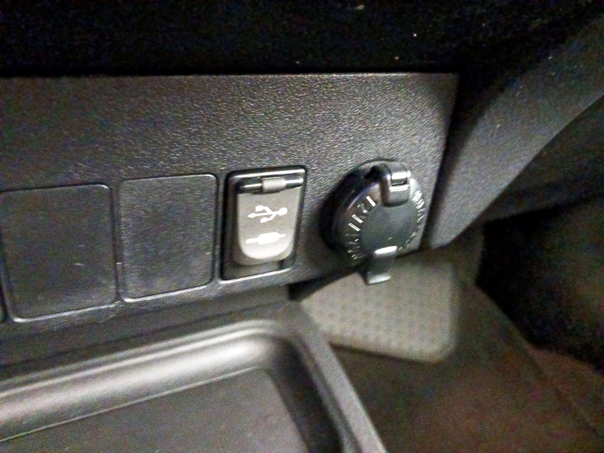 Thumbnail: 2016 Toyota RAV4 - 18