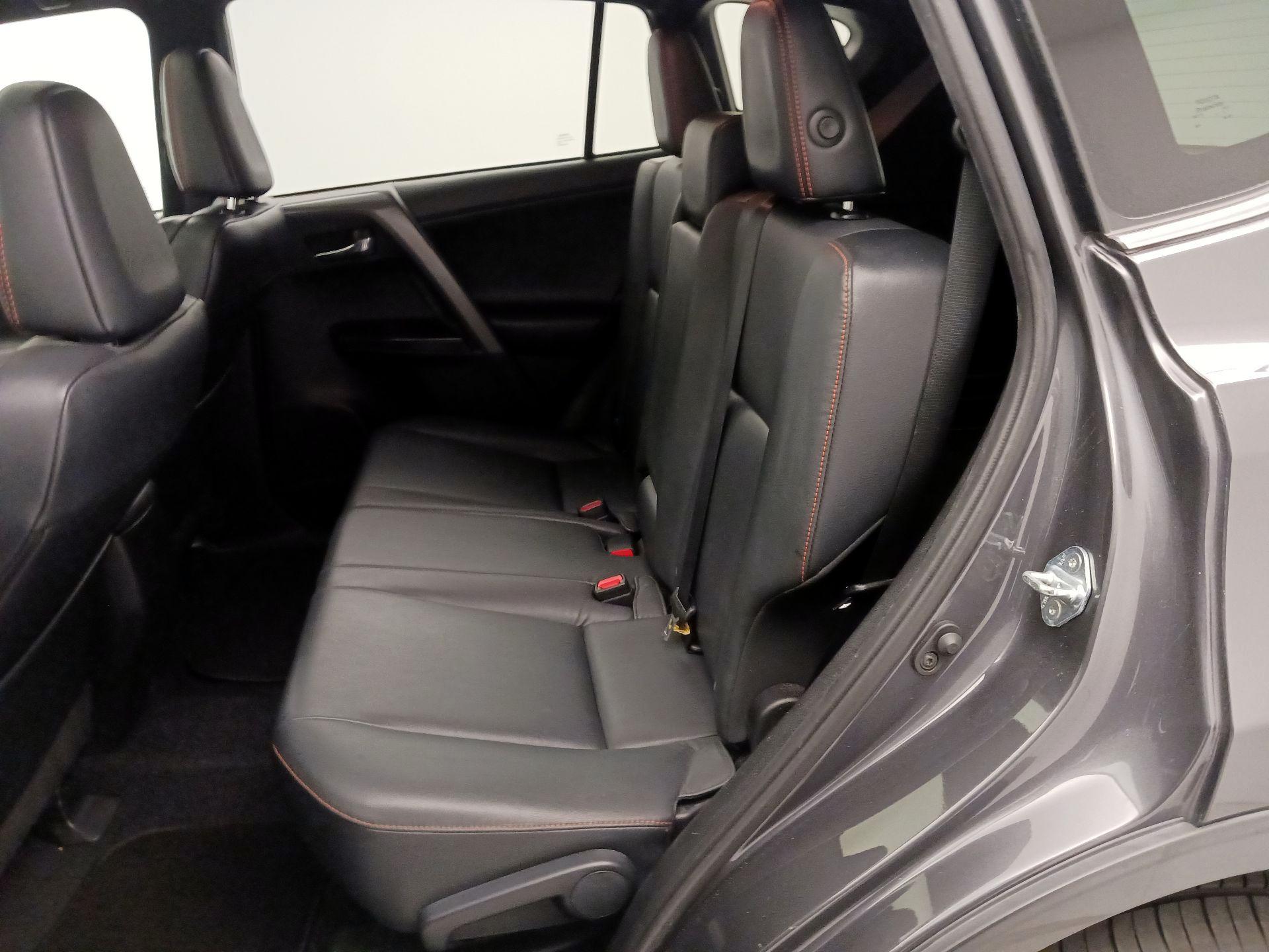 Thumbnail: 2016 Toyota RAV4 - 20