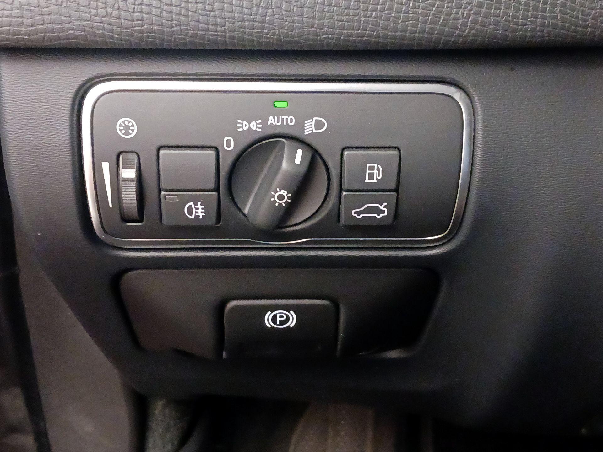 Thumbnail: 2016 Volvo XC60 - 13