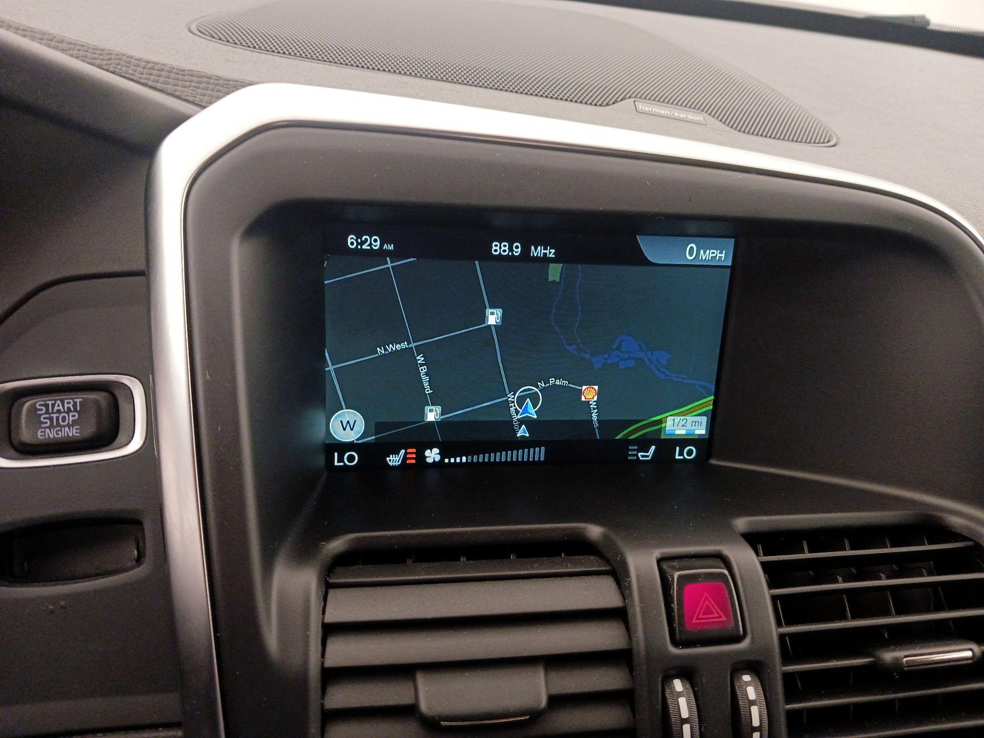 Thumbnail: 2016 Volvo XC60 - 14