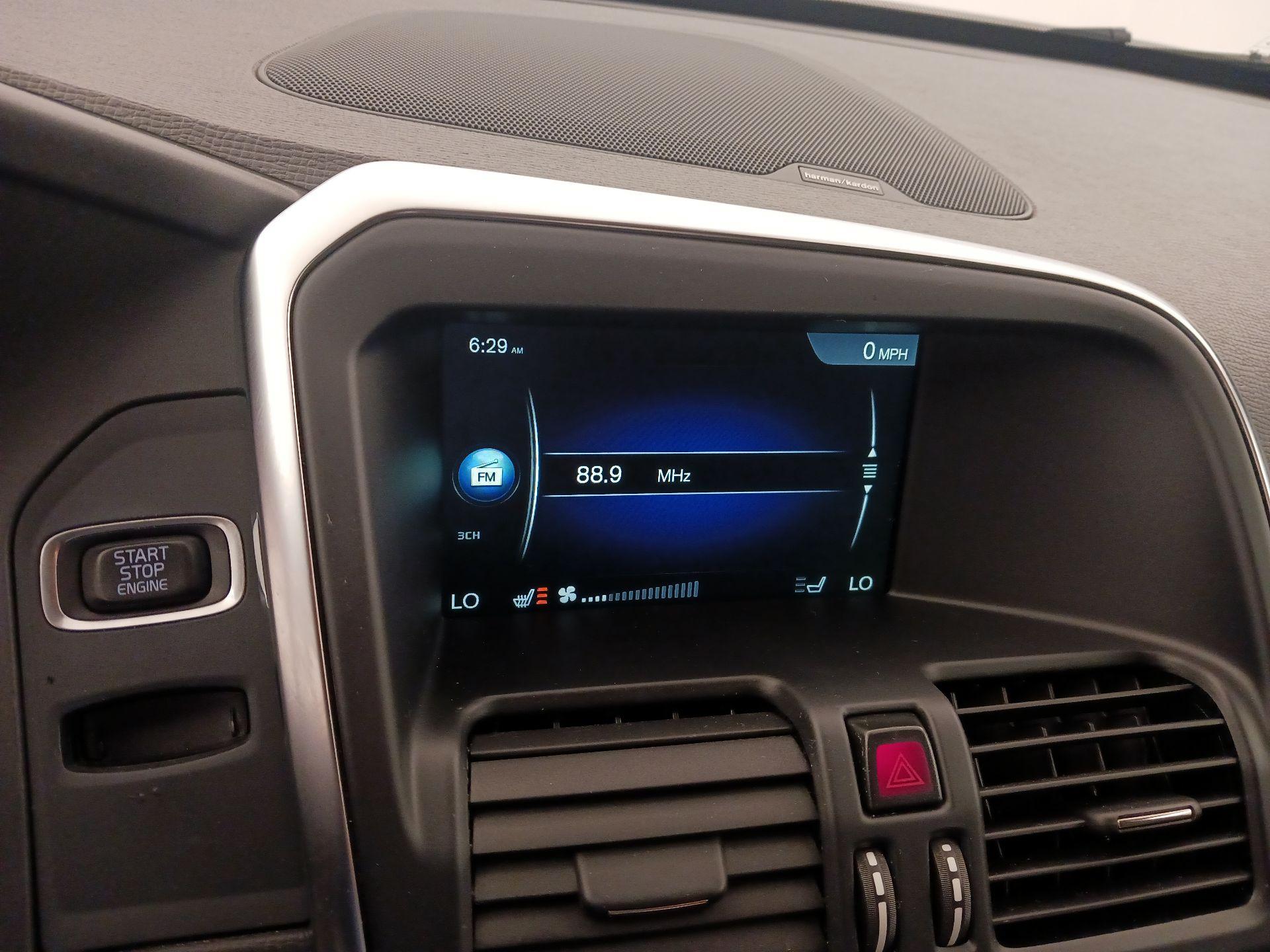 Thumbnail: 2016 Volvo XC60 - 16