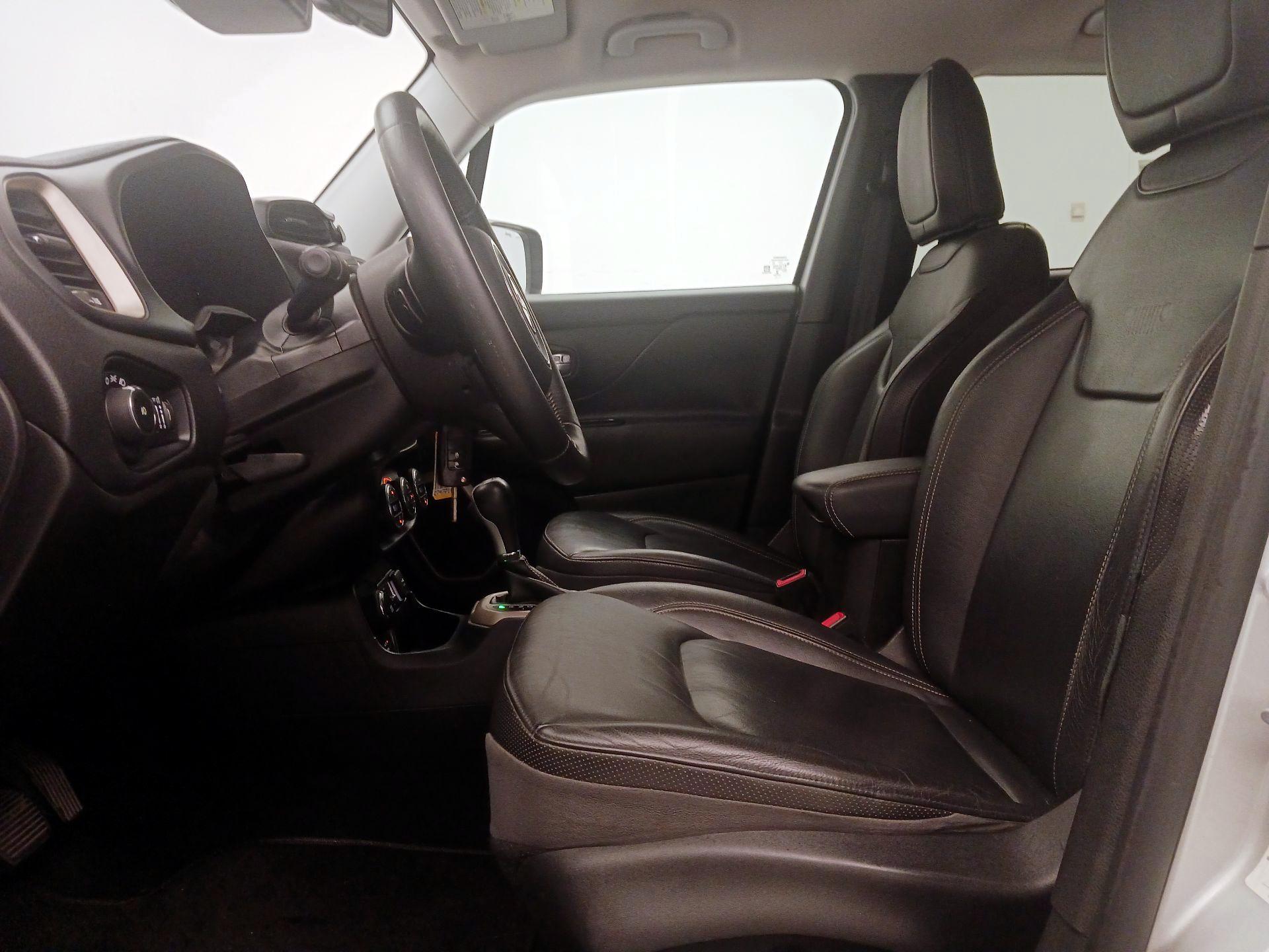 Thumbnail: 2015 Jeep Renegade - 11