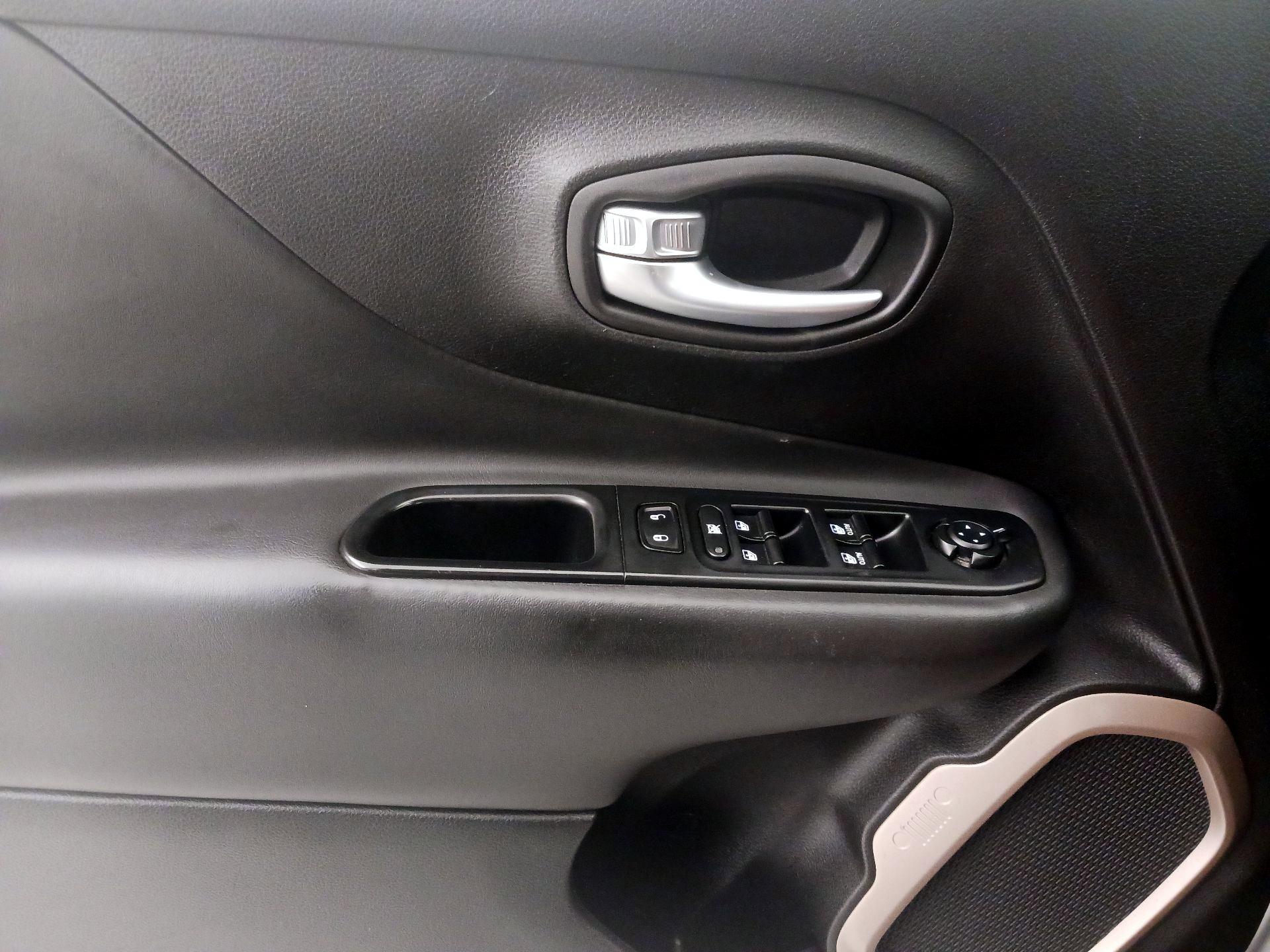 Thumbnail: 2015 Jeep Renegade - 12