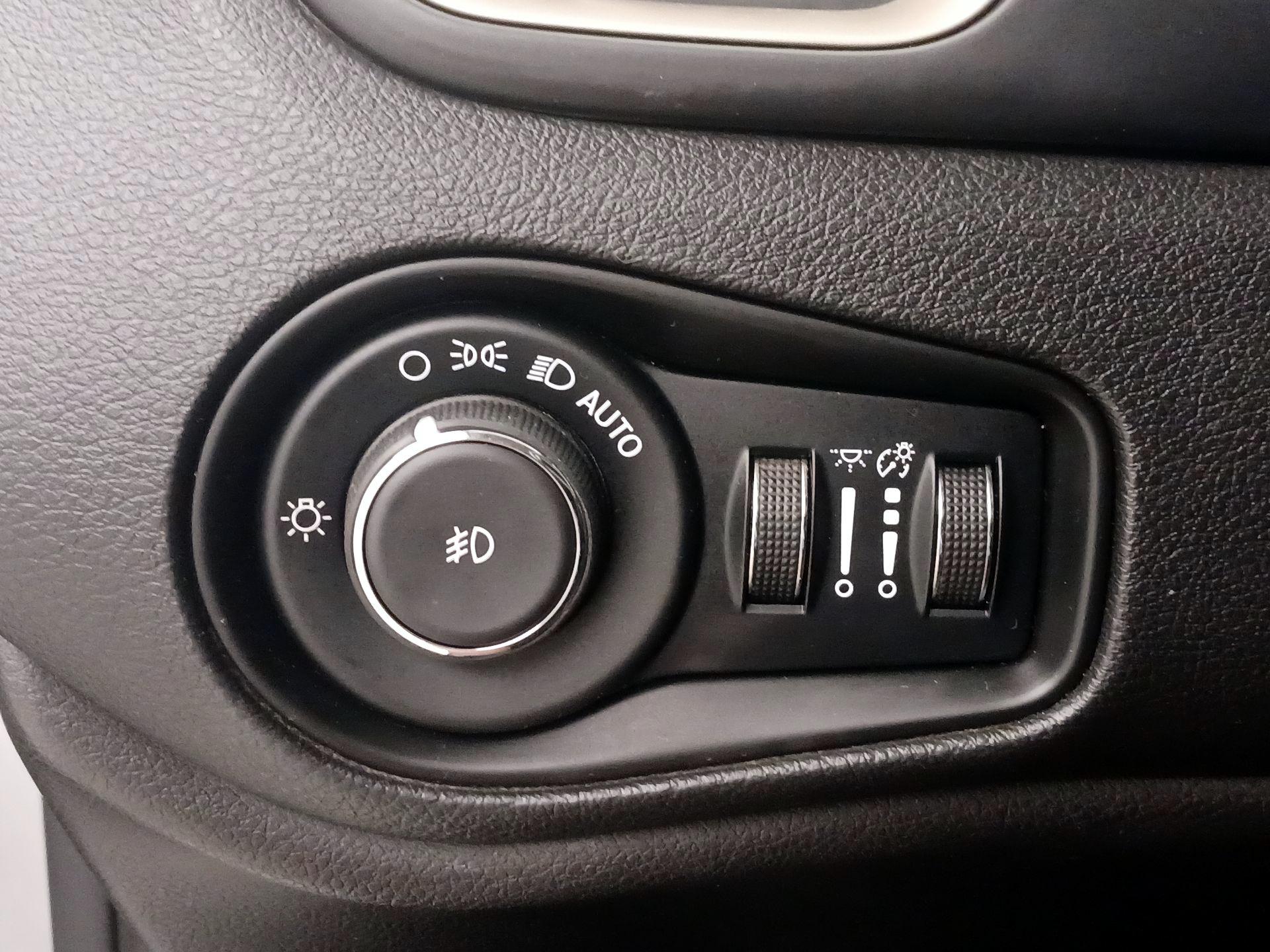 Thumbnail: 2015 Jeep Renegade - 13
