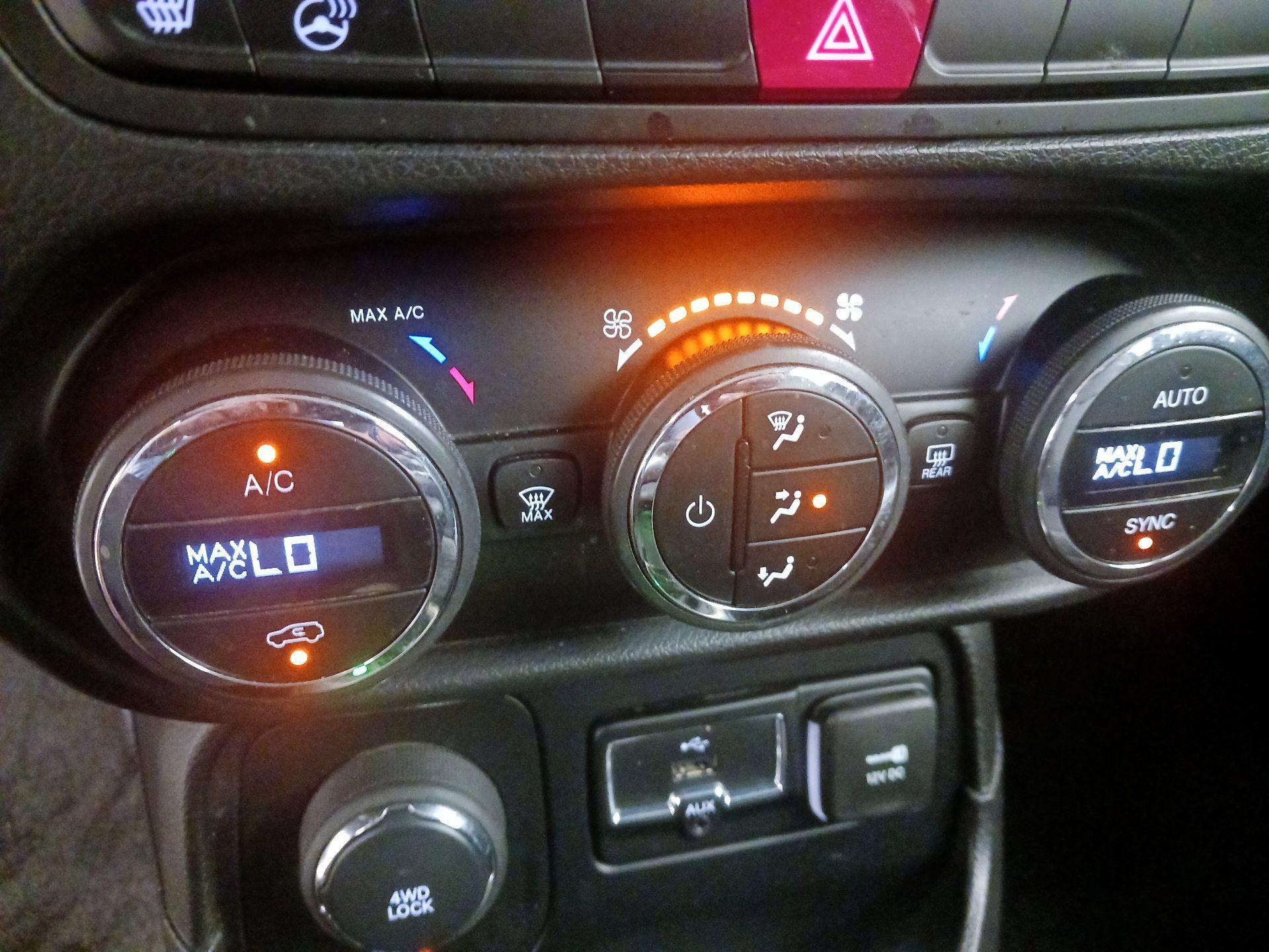 Thumbnail: 2015 Jeep Renegade - 16