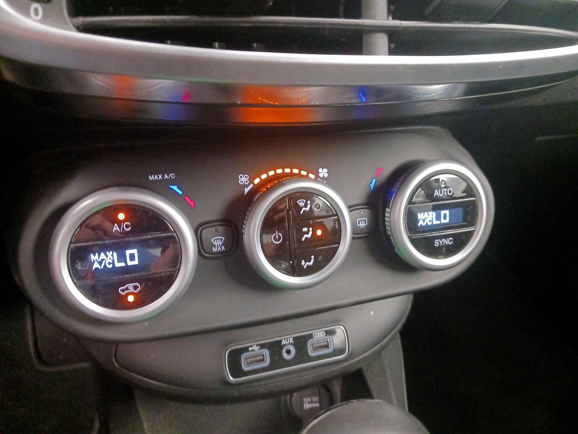 Thumbnail: 2018 Fiat 500X - 17