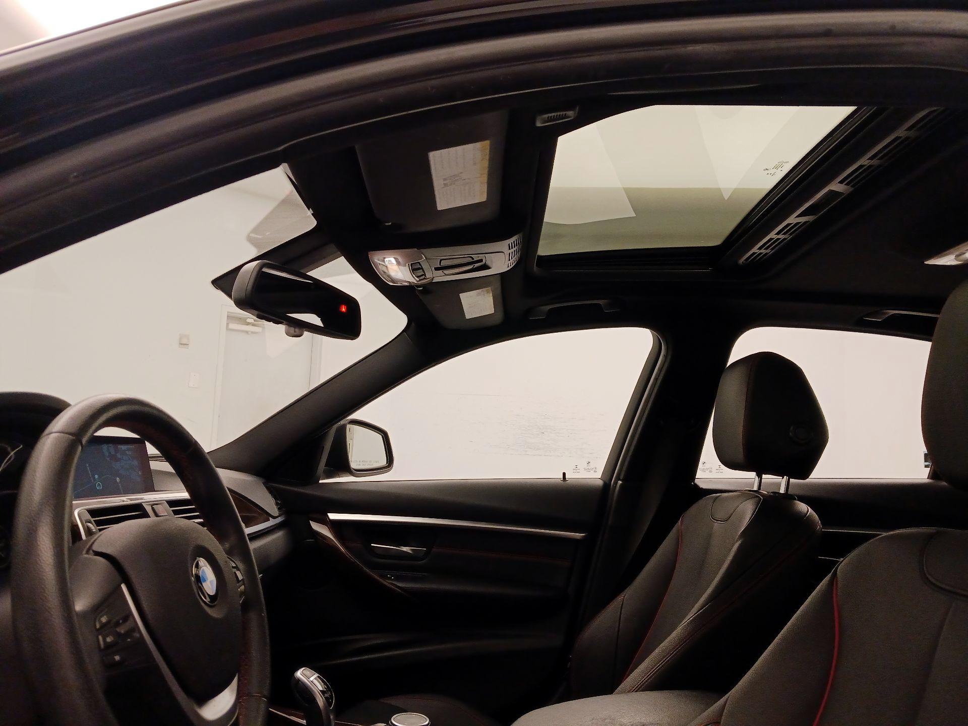 Thumbnail: 2016 BMW 3 Series - 20