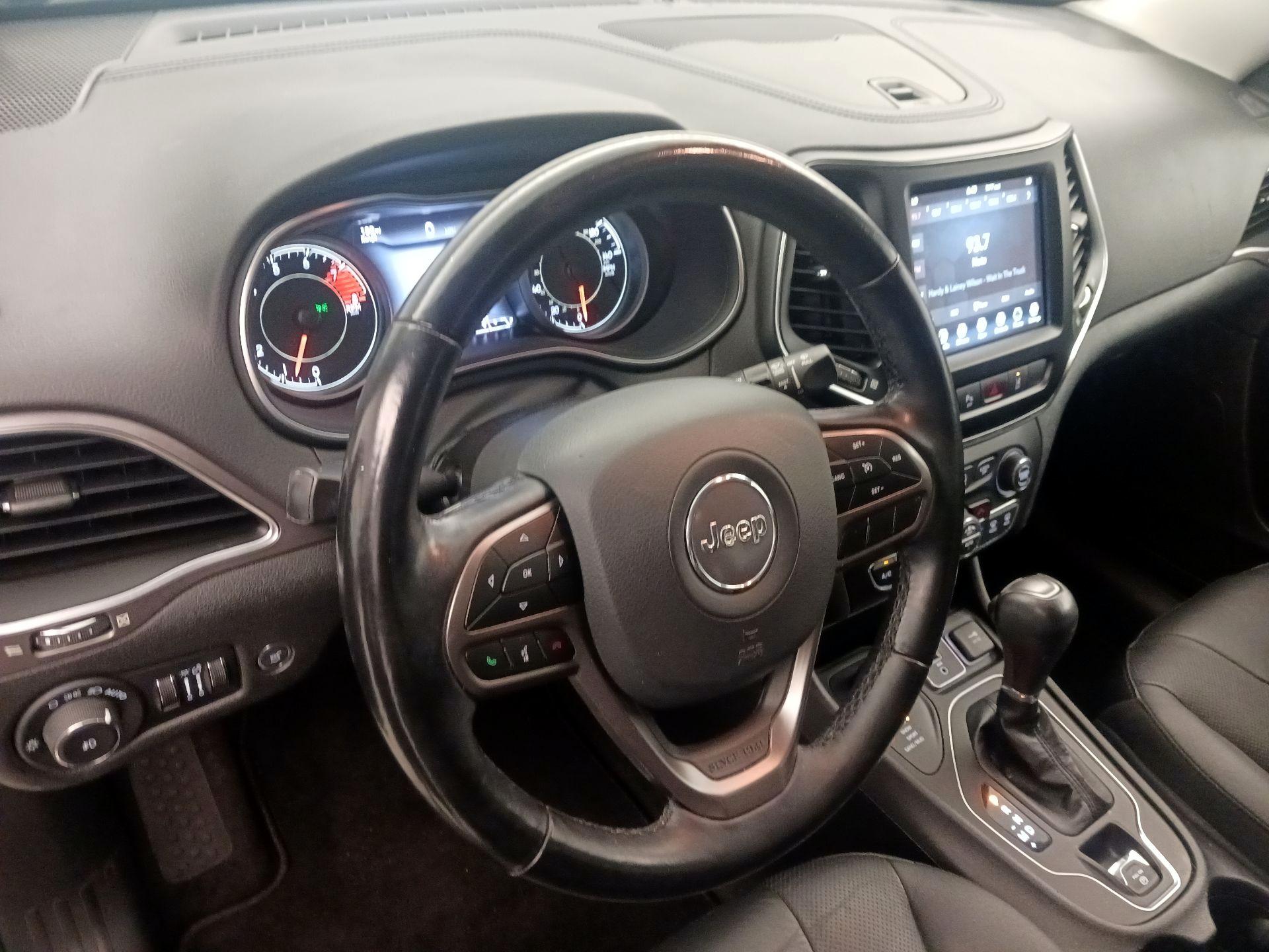 Thumbnail: 2021 Jeep Cherokee - 9