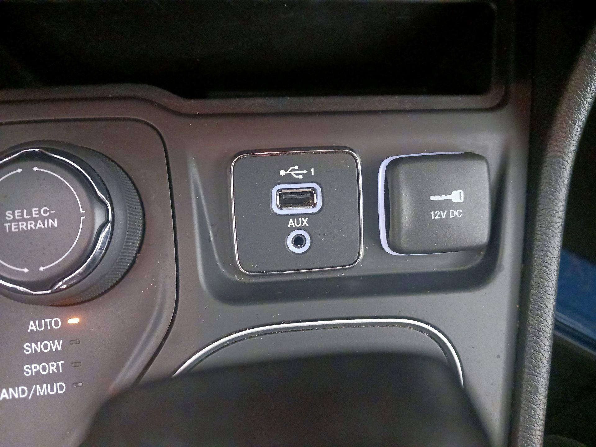 Thumbnail: 2021 Jeep Cherokee - 18