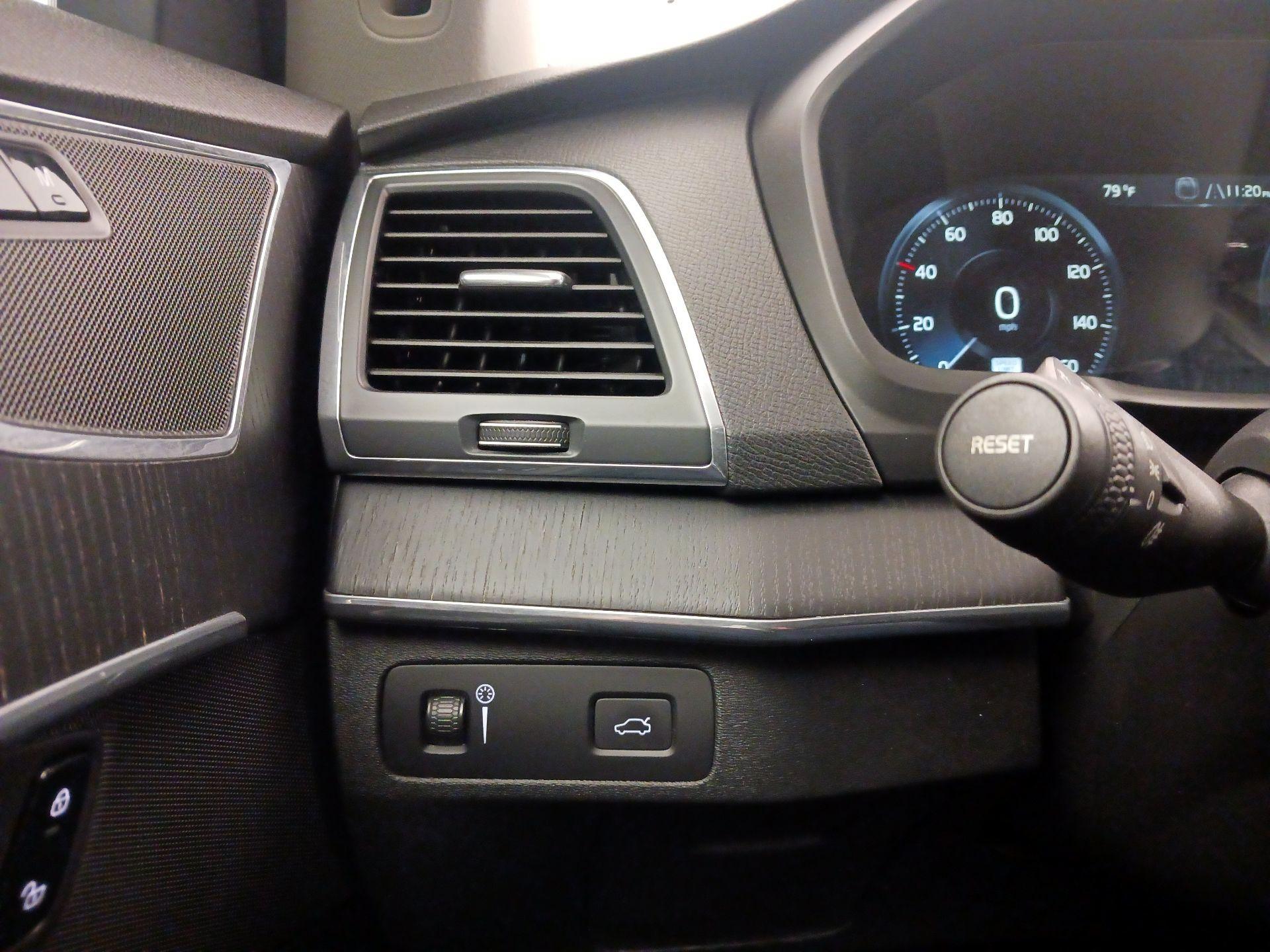 Thumbnail: 2020 Volvo XC90 - 13
