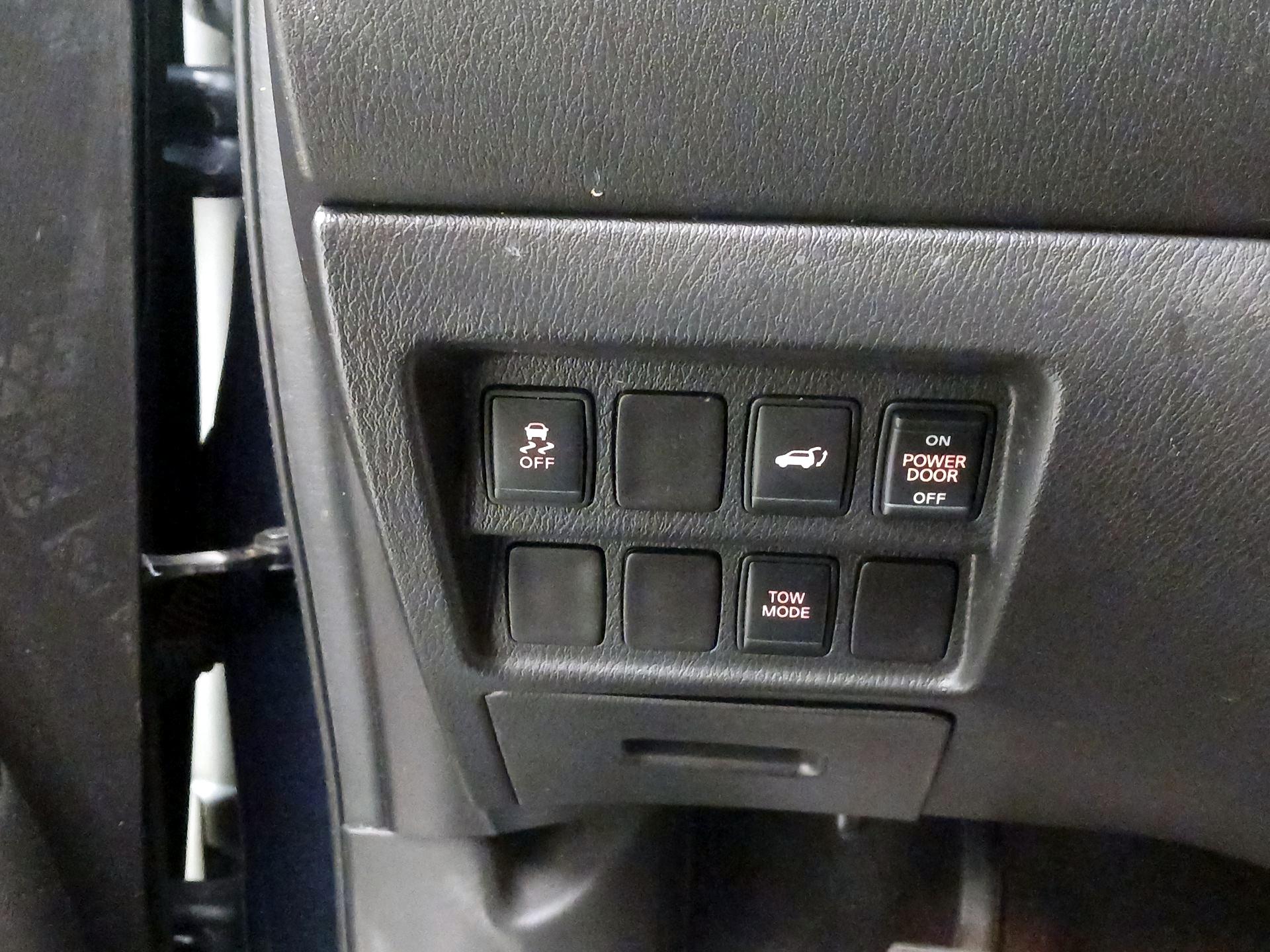 Thumbnail: 2014 Nissan Pathfinder - 13