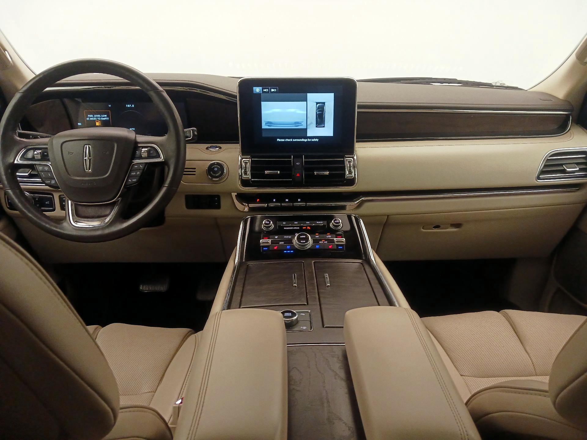 Thumbnail: 2018 Lincoln Navigator L - 9