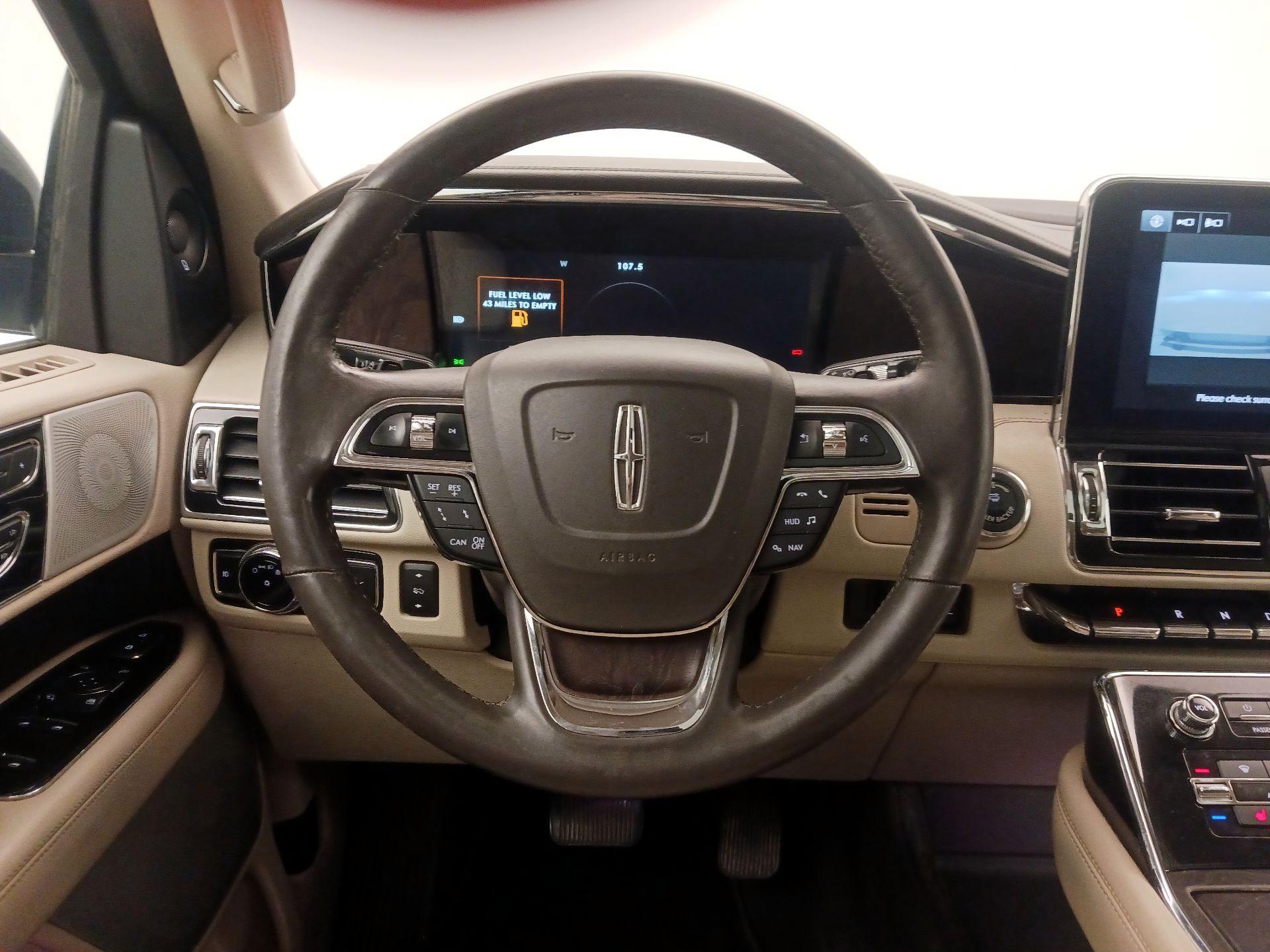Thumbnail: 2018 Lincoln Navigator L - 10