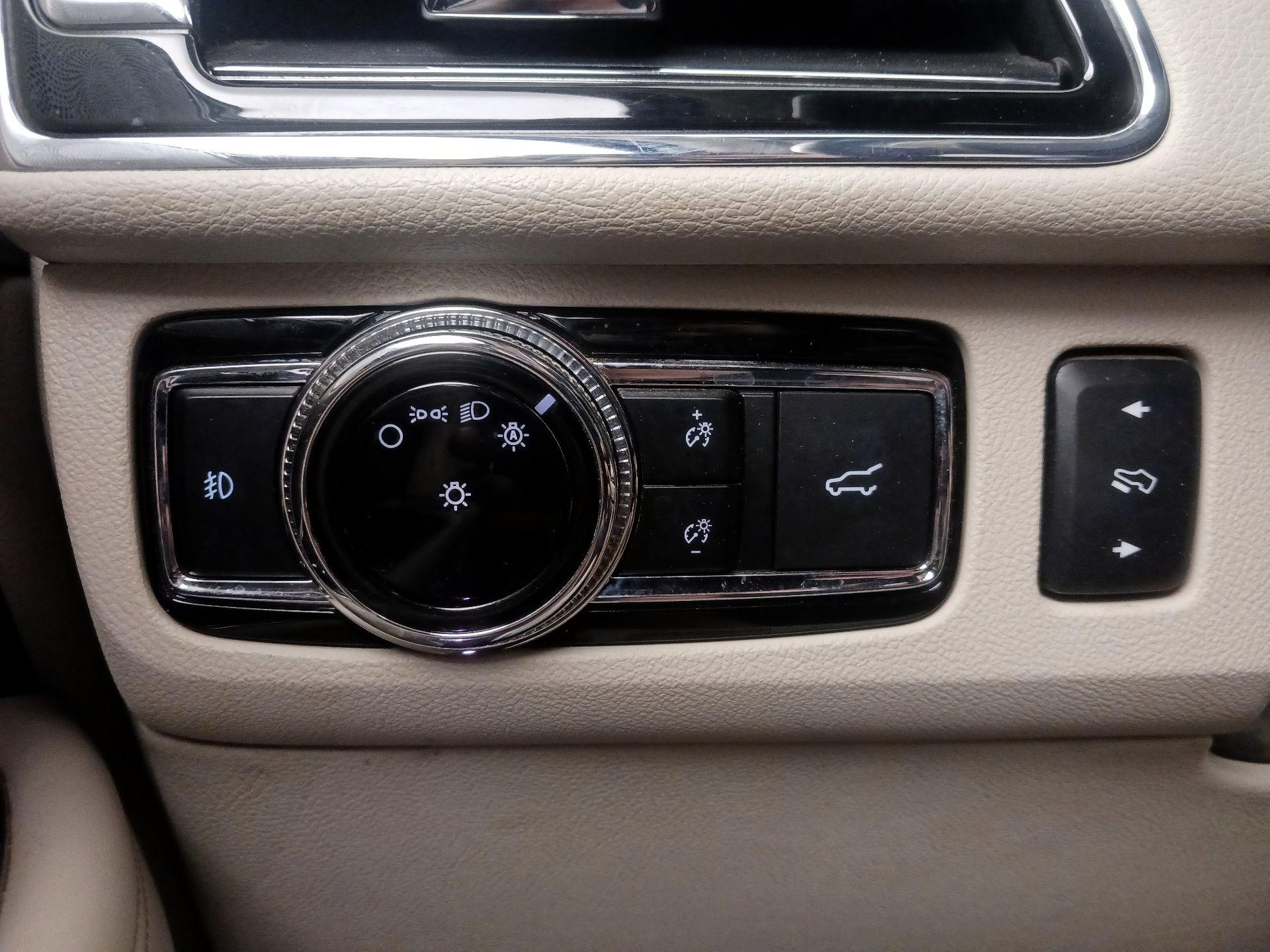Thumbnail: 2018 Lincoln Navigator L - 13