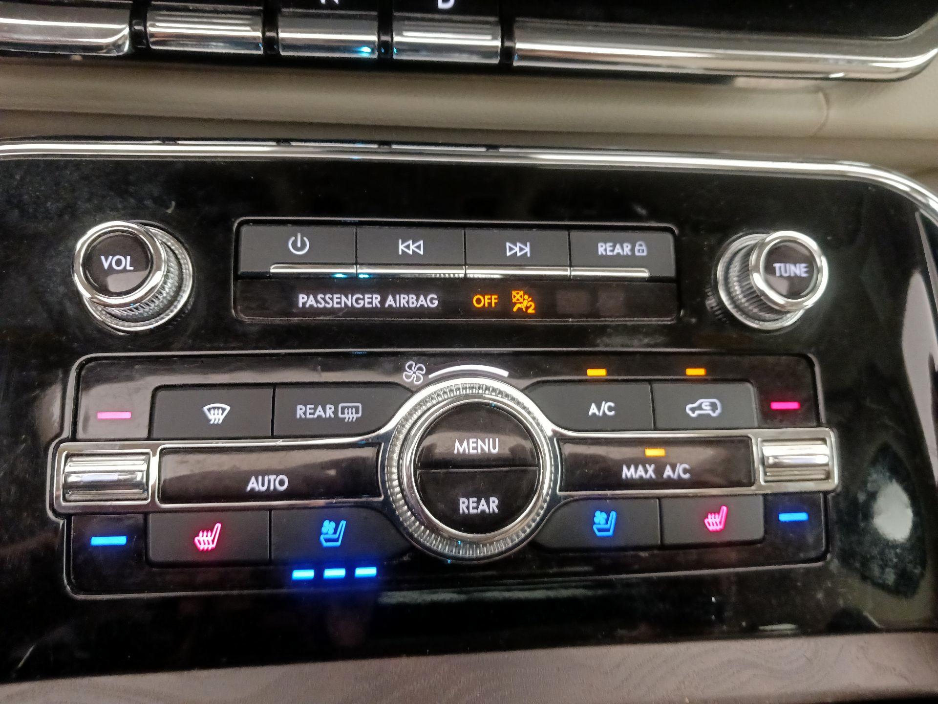 Thumbnail: 2018 Lincoln Navigator L - 17