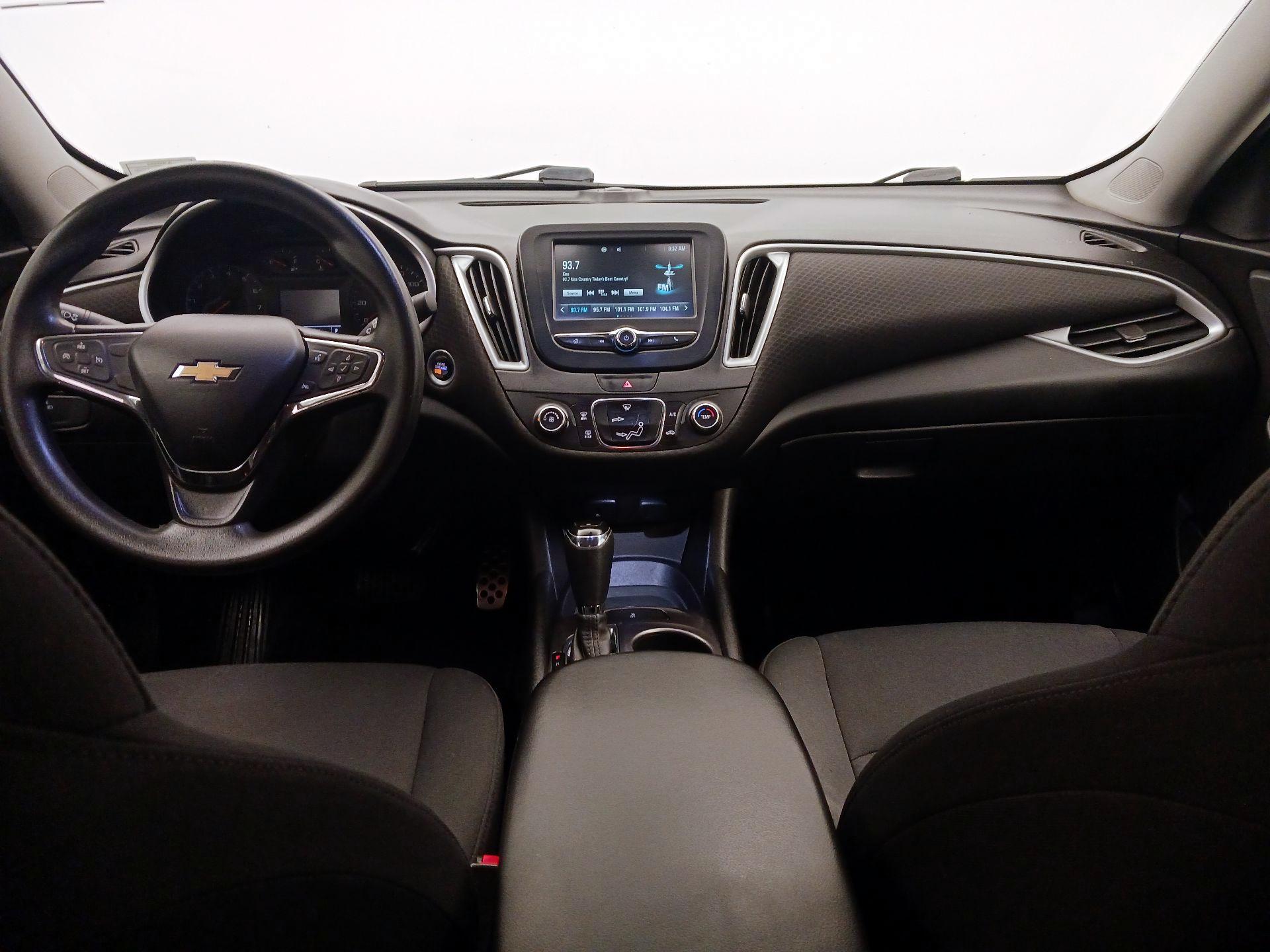 Thumbnail: 2016 Chevrolet Malibu - 9