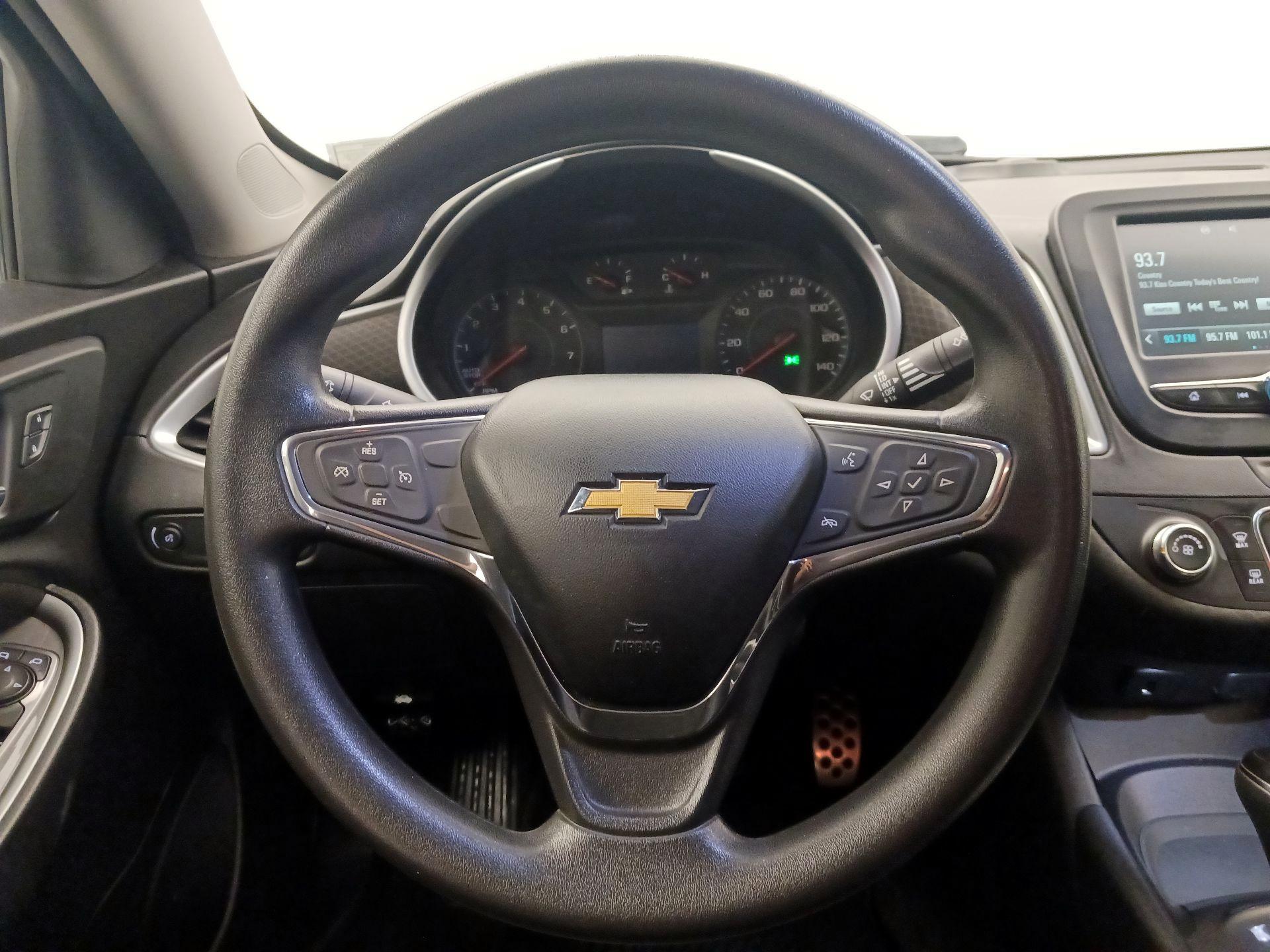 Thumbnail: 2016 Chevrolet Malibu - 10