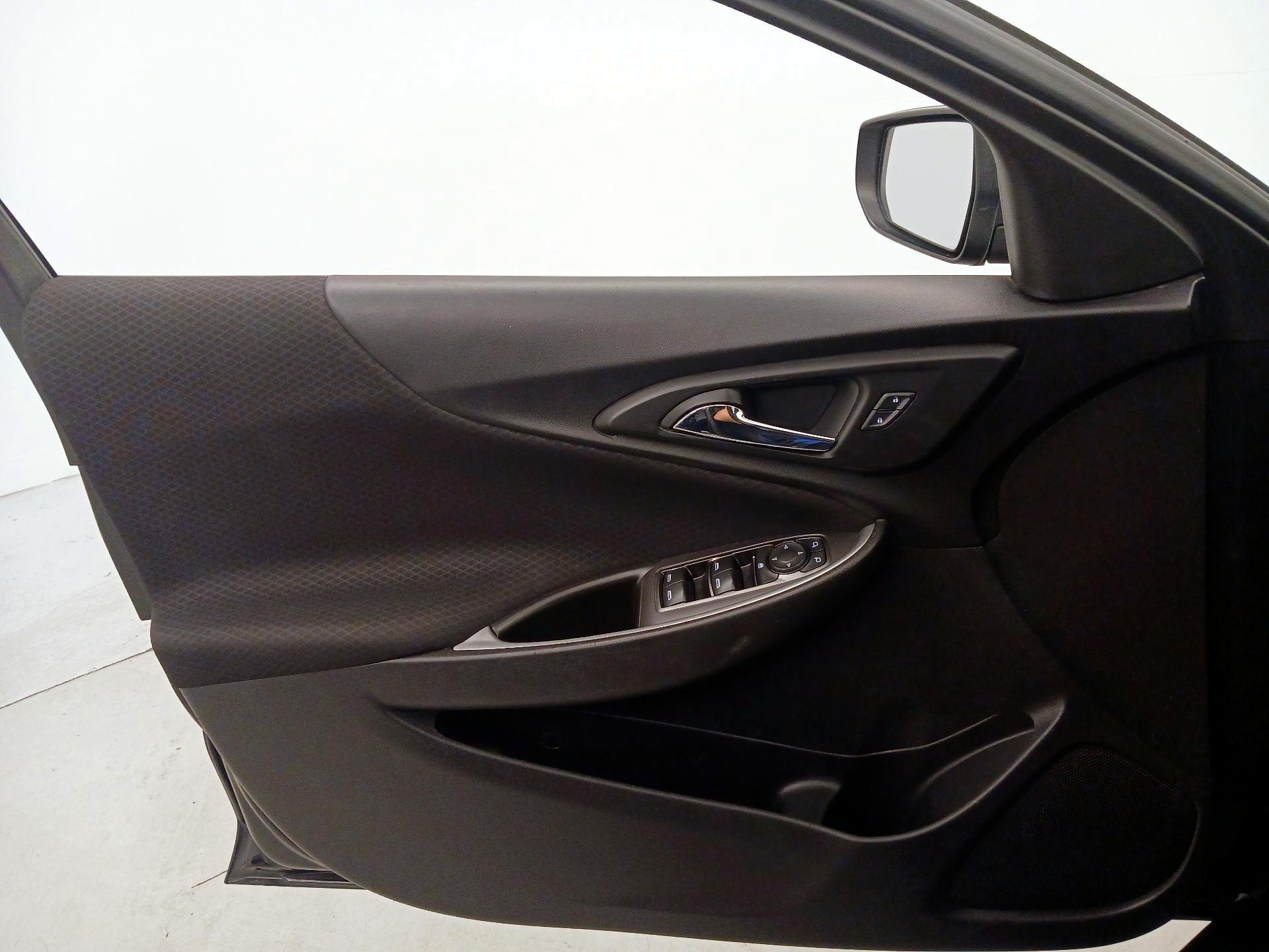 Thumbnail: 2016 Chevrolet Malibu - 12