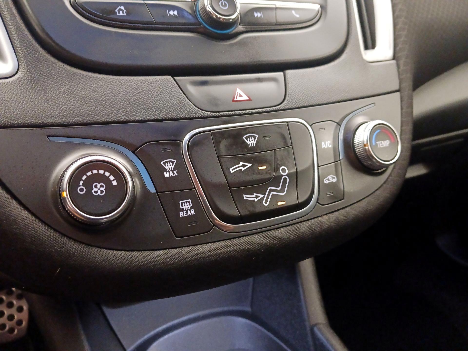 Thumbnail: 2016 Chevrolet Malibu - 16
