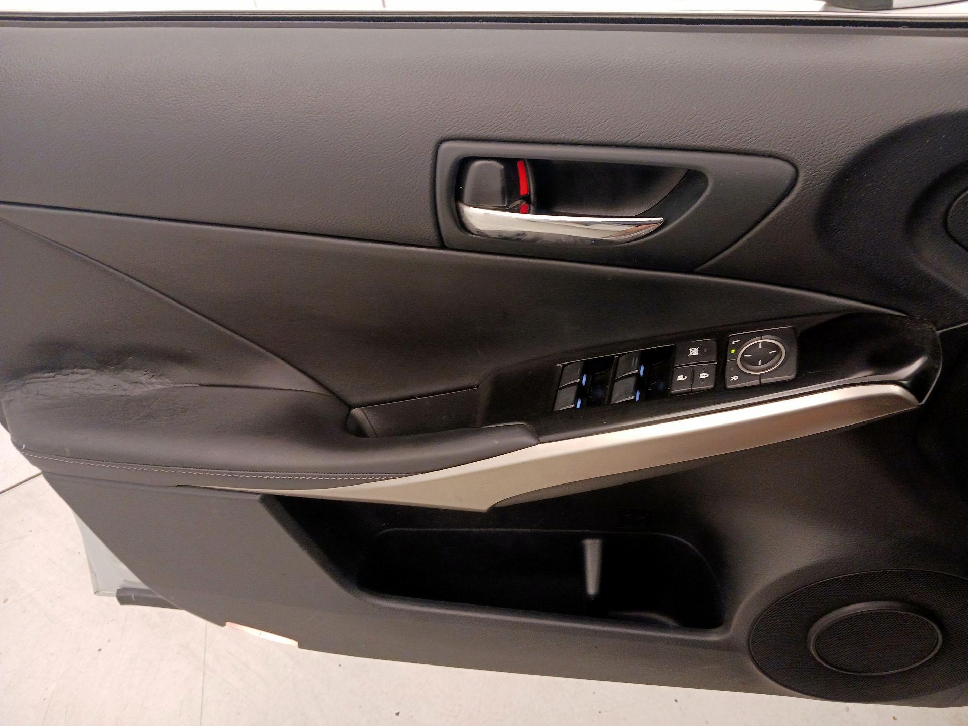 Thumbnail: 2014 Lexus IS - 12