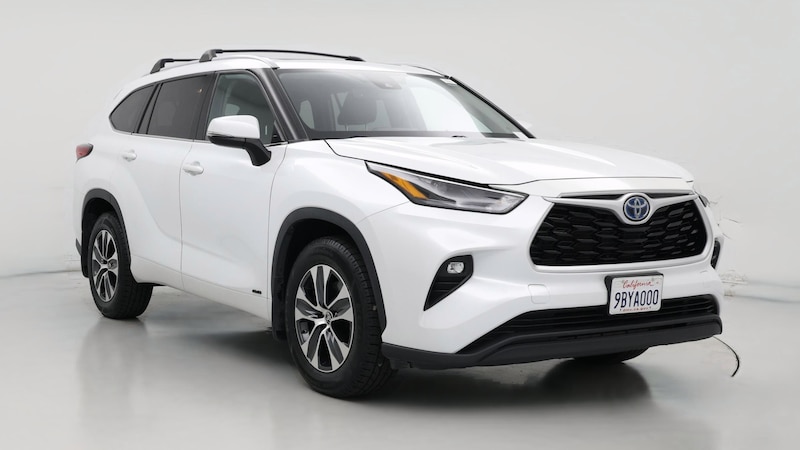 2022 Toyota Highlander XLE Hero Image